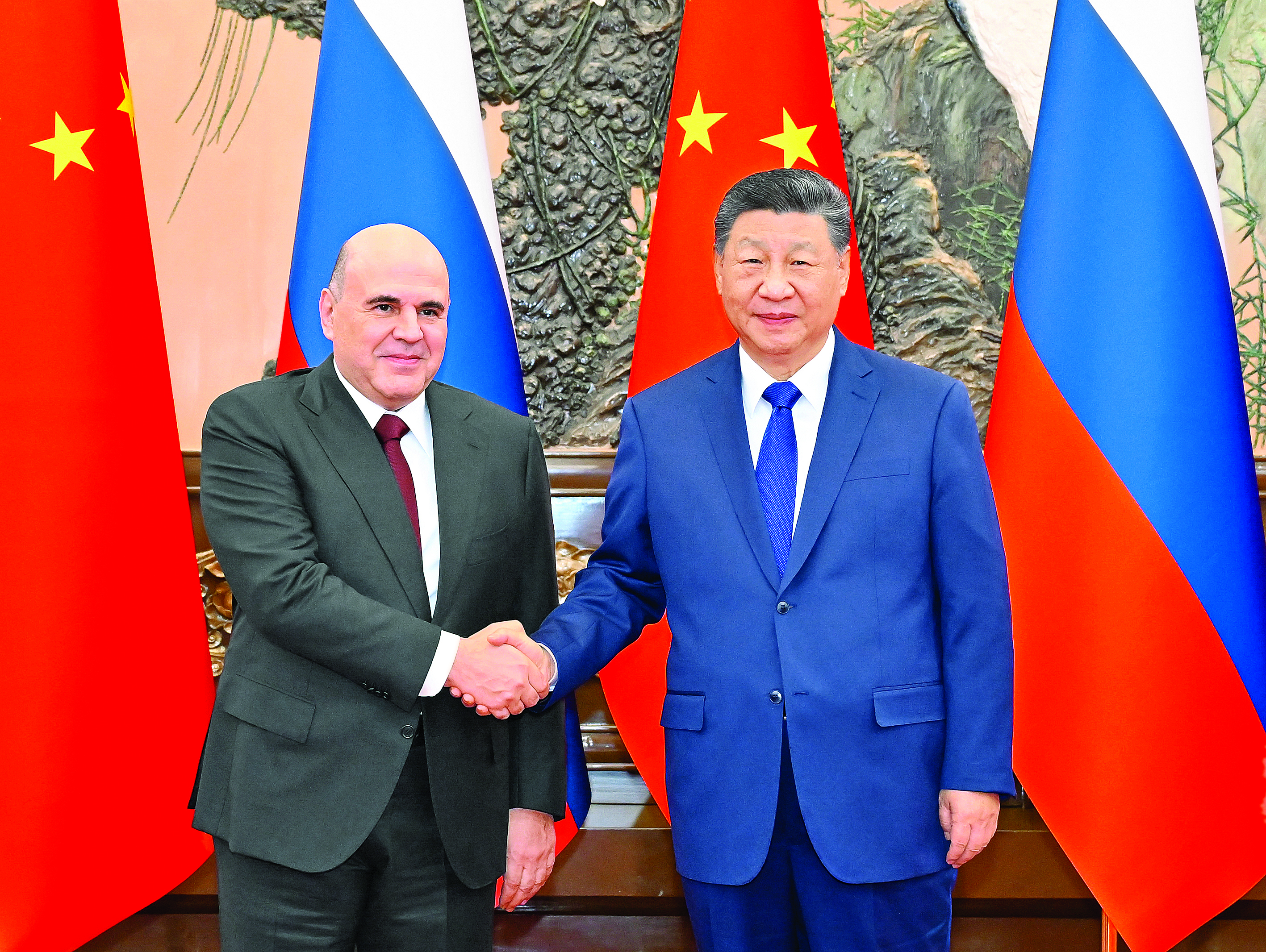     11月4日上午，国家主席习近平在北京人民大会堂会见俄罗斯总理米舒斯京。新华社发