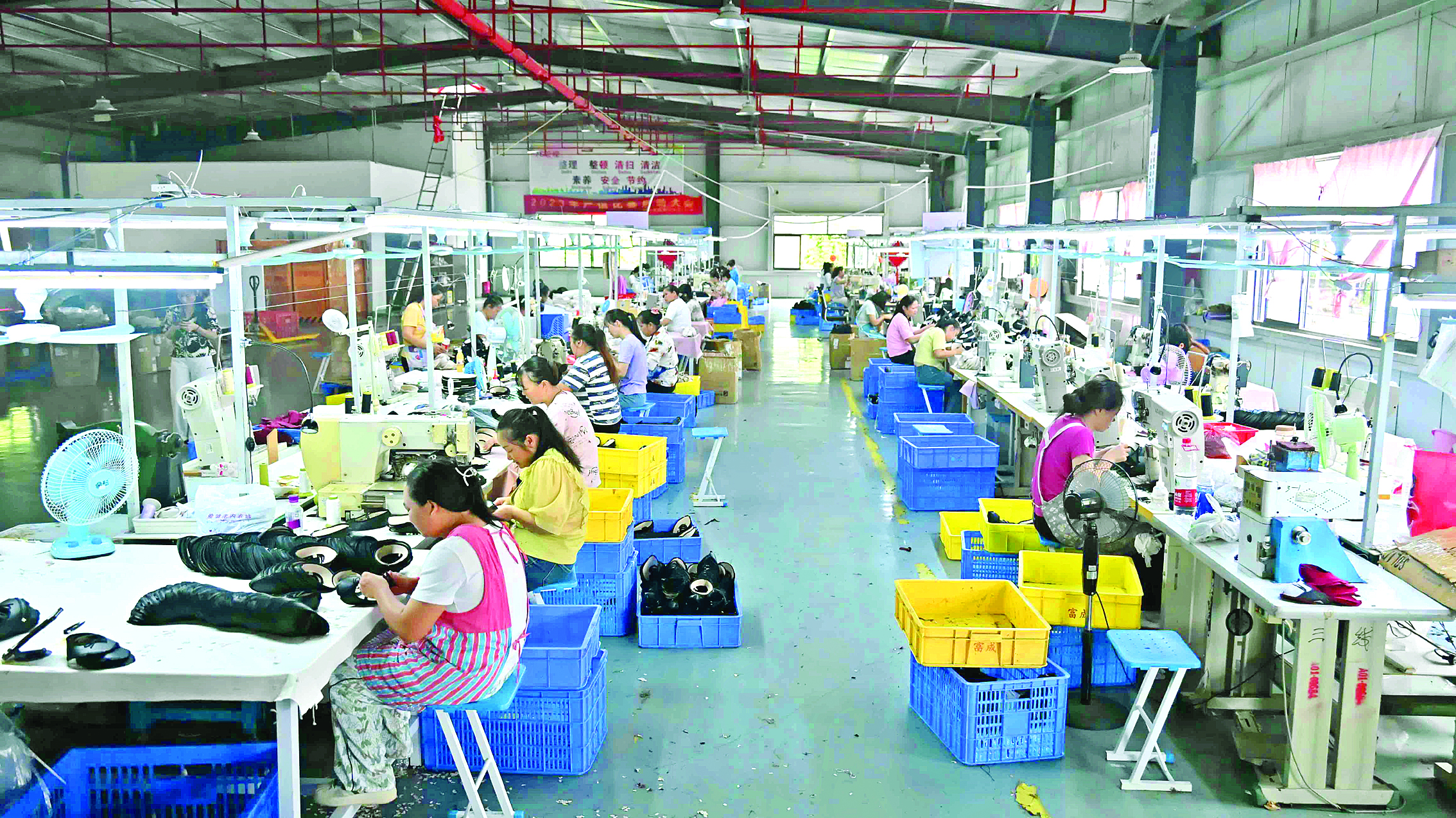     帮扶企业黔西南凯源鞋业公司为望谟提供了不少工作岗位。    图片由粤黔协作工作队黔西南州工作组望谟小组提供