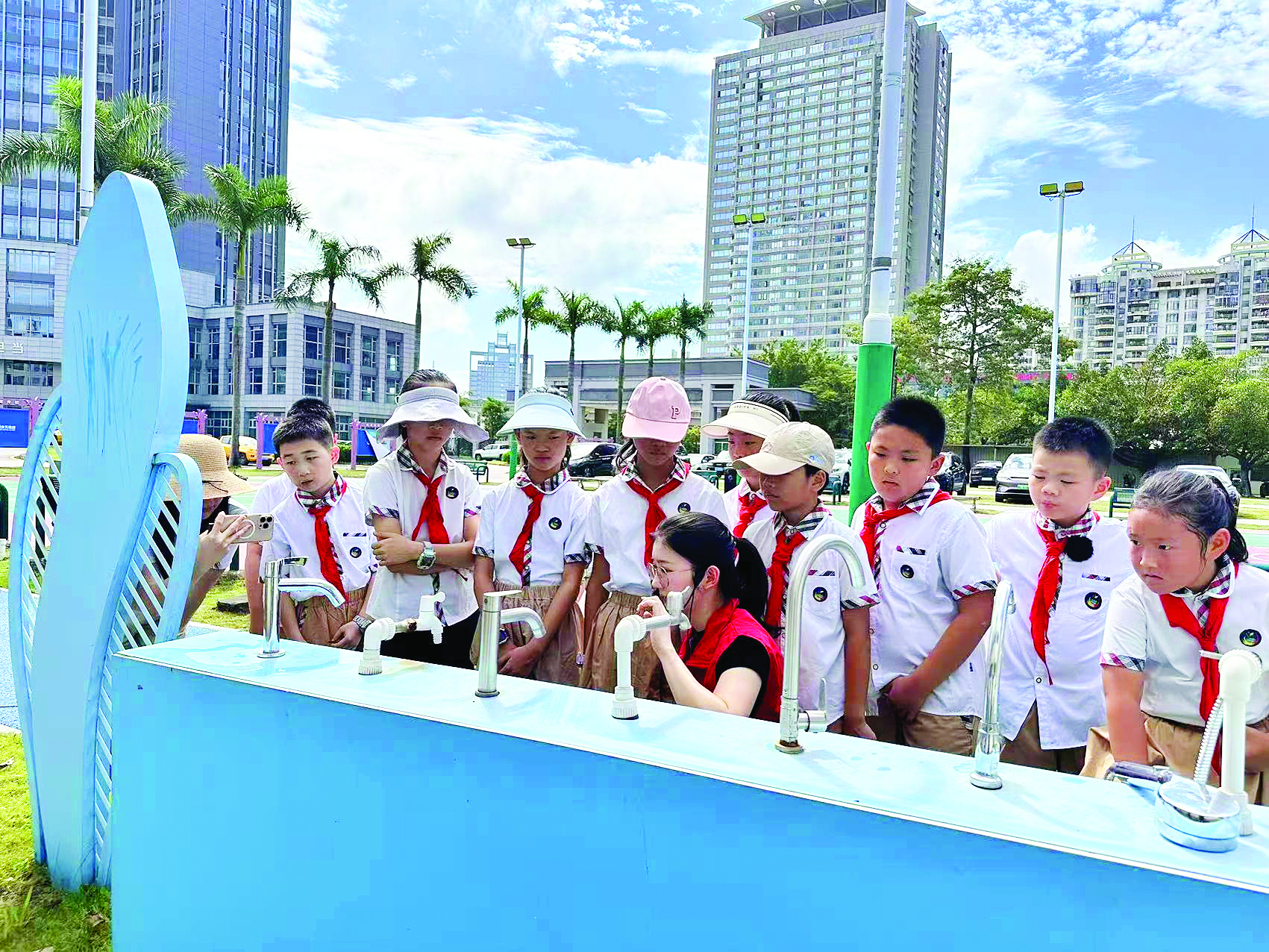     学生参观惠州供水文化展览馆暨广东省节水教育社会实践基地。