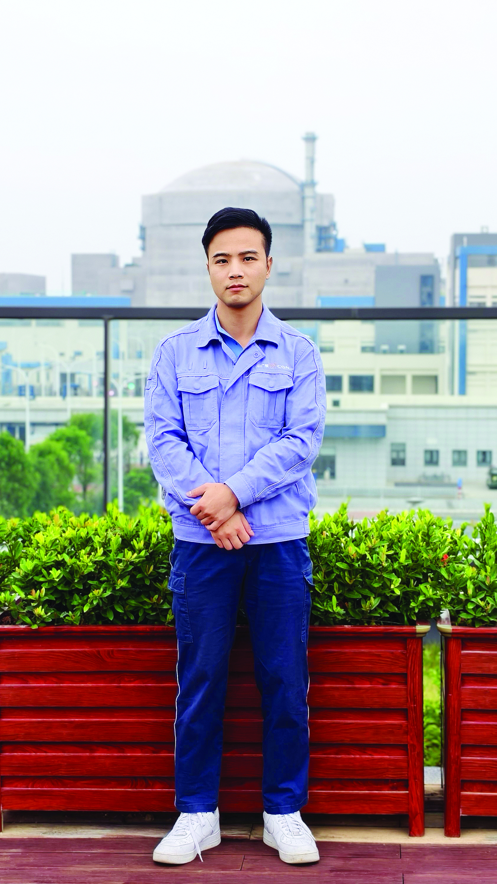 <p>    刁龙在太平岭核电站厂区。    图片由受访者提供</p>