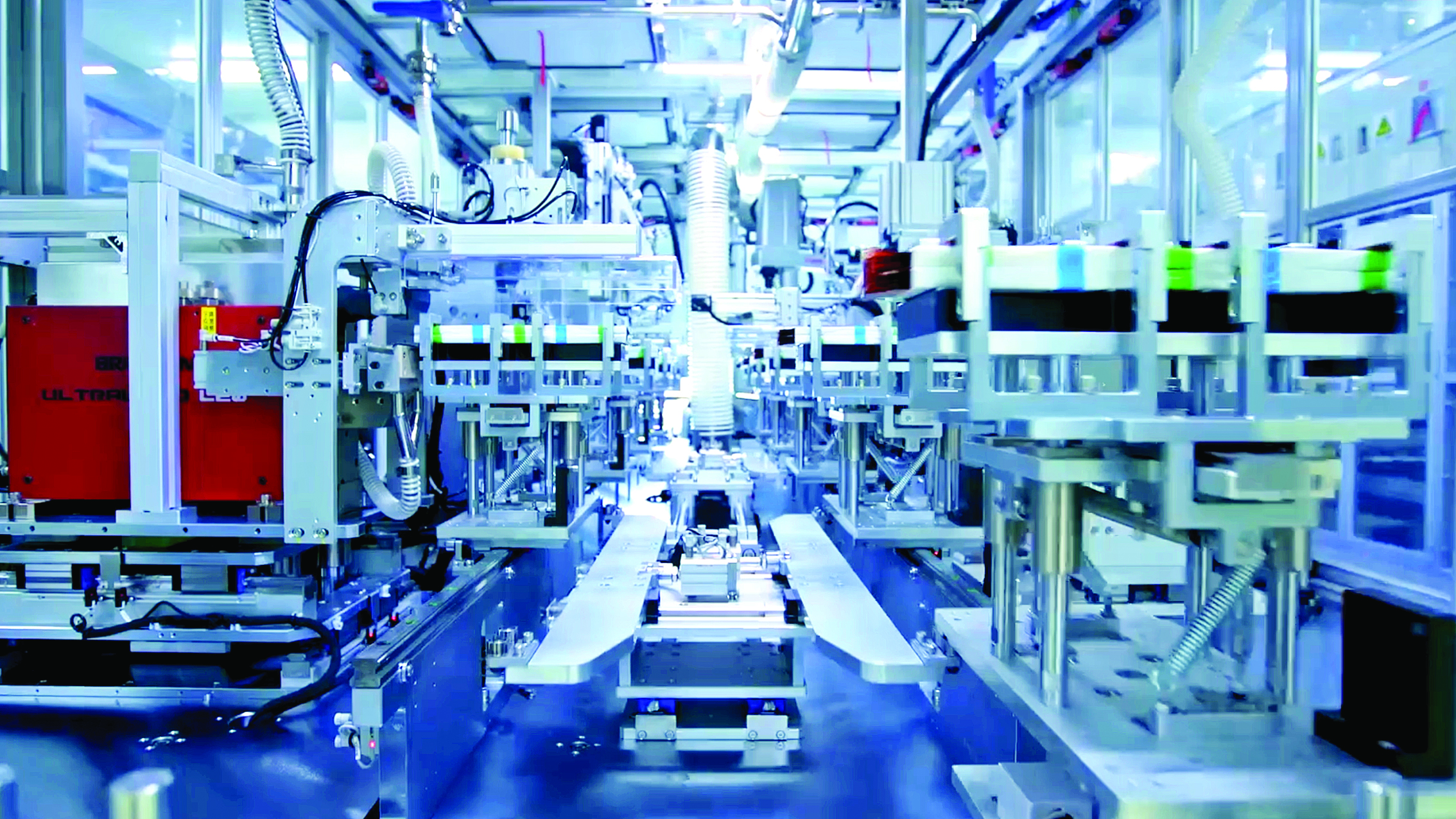     惠州因地制宜发展新质生产力，做大做强先进制造业。这是惠州亿纬锂能公司的智能生产车间。惠州日报记者汤渝杭 摄