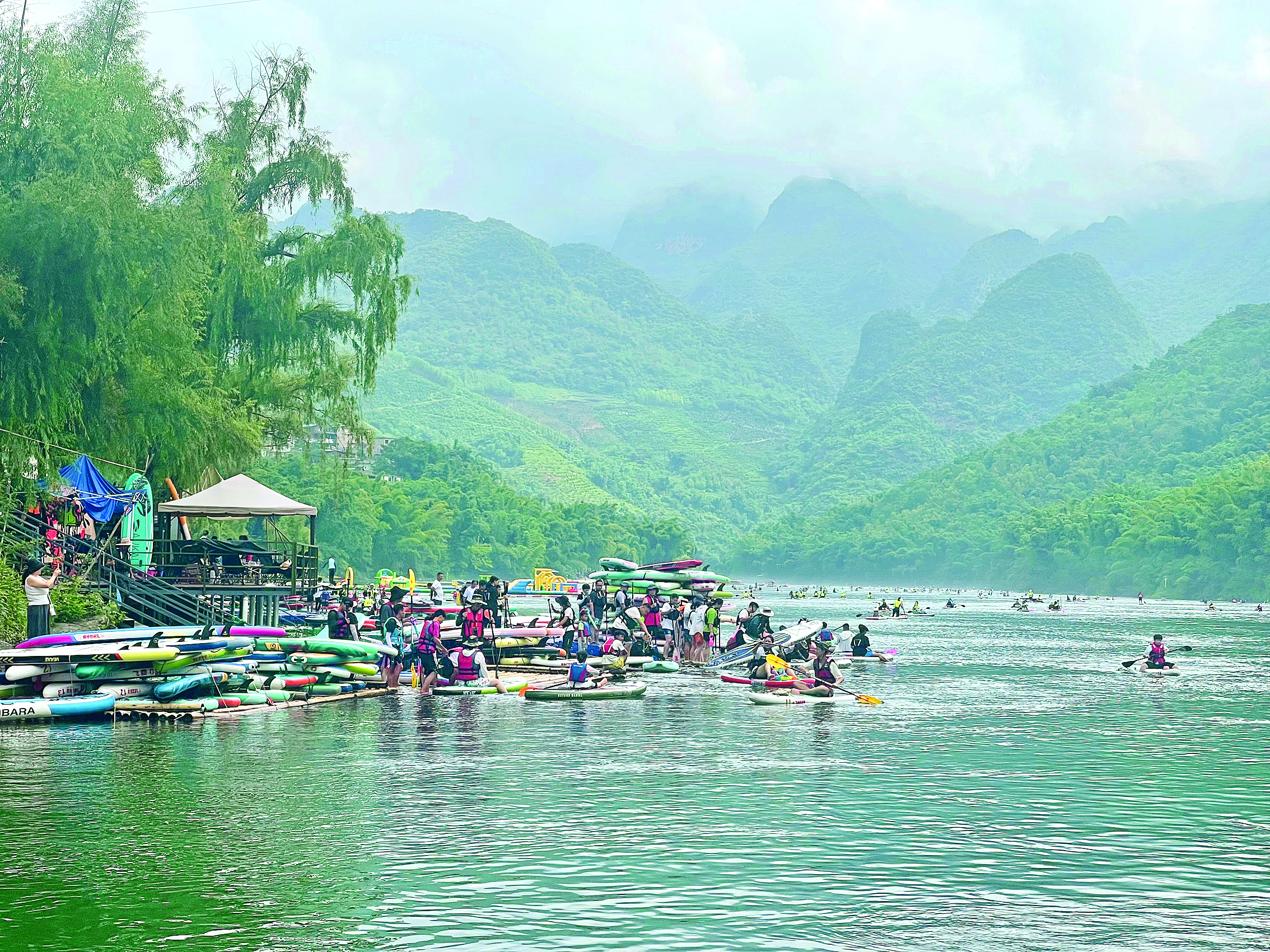 <p>    在东西部协作资金支持下，坝盘村新建亲水平台和2个桨板码头下水点。</p>
