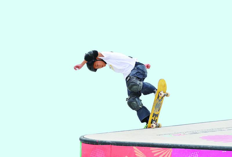 <p>    邹明珂</p>