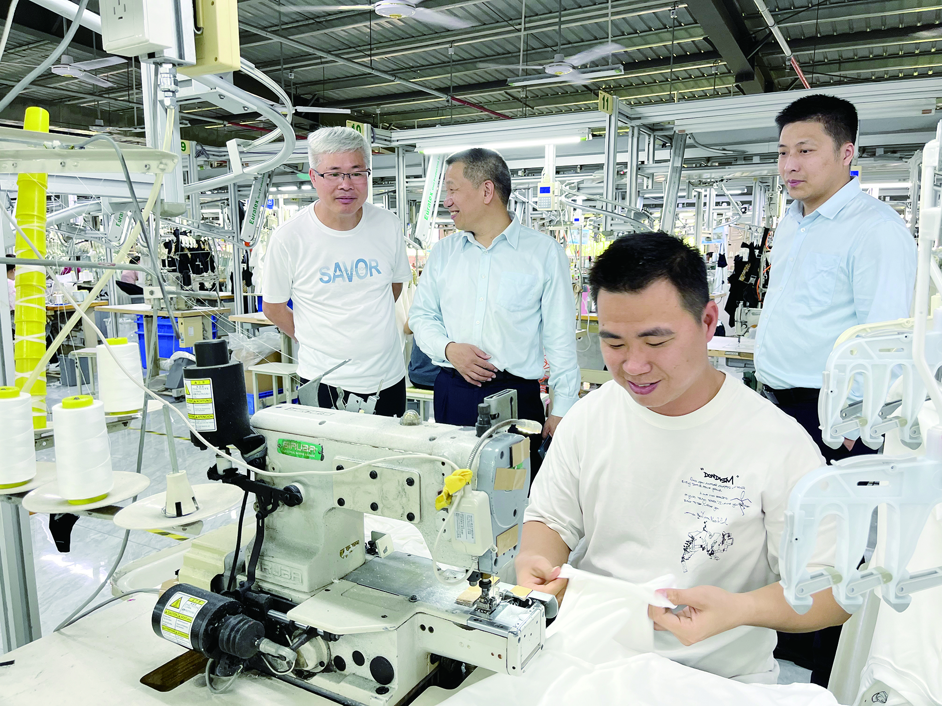     建行惠州市分行服务团队深入科技企业了解发展实况。    