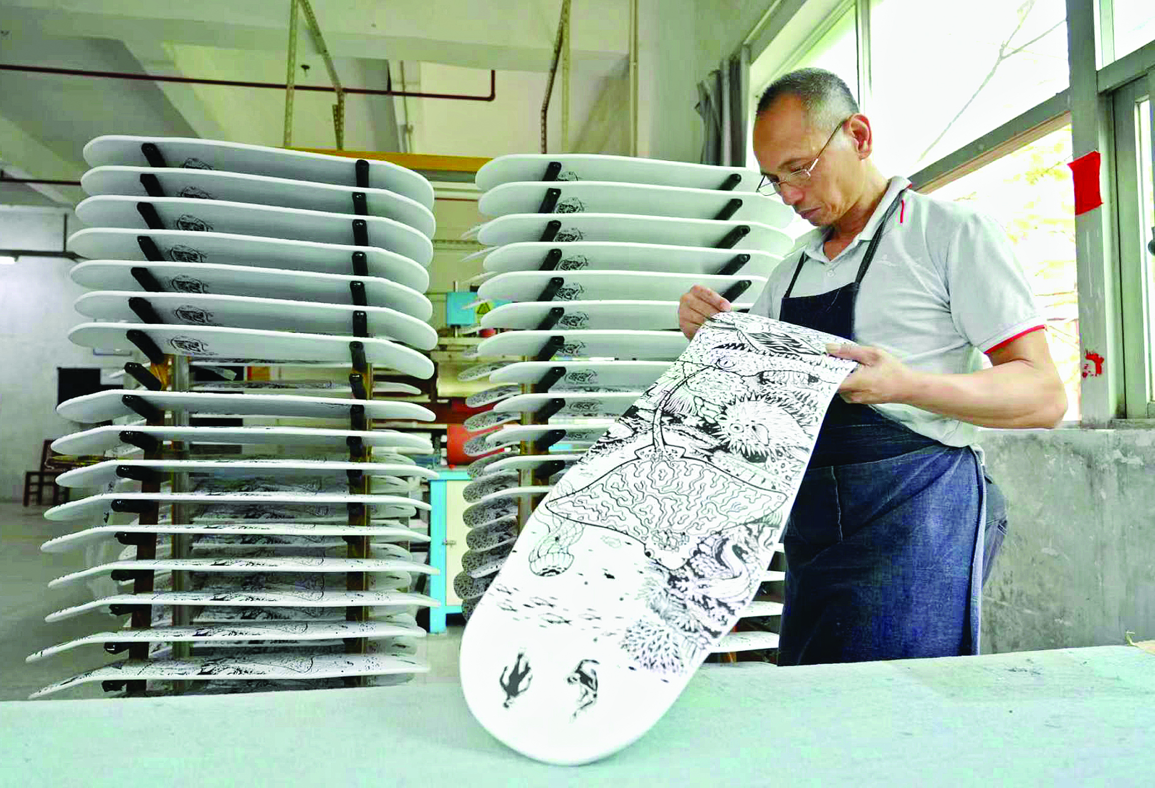     惠州制造的滑板占据全球高端市场35%～40%。    惠州东江图片社供图