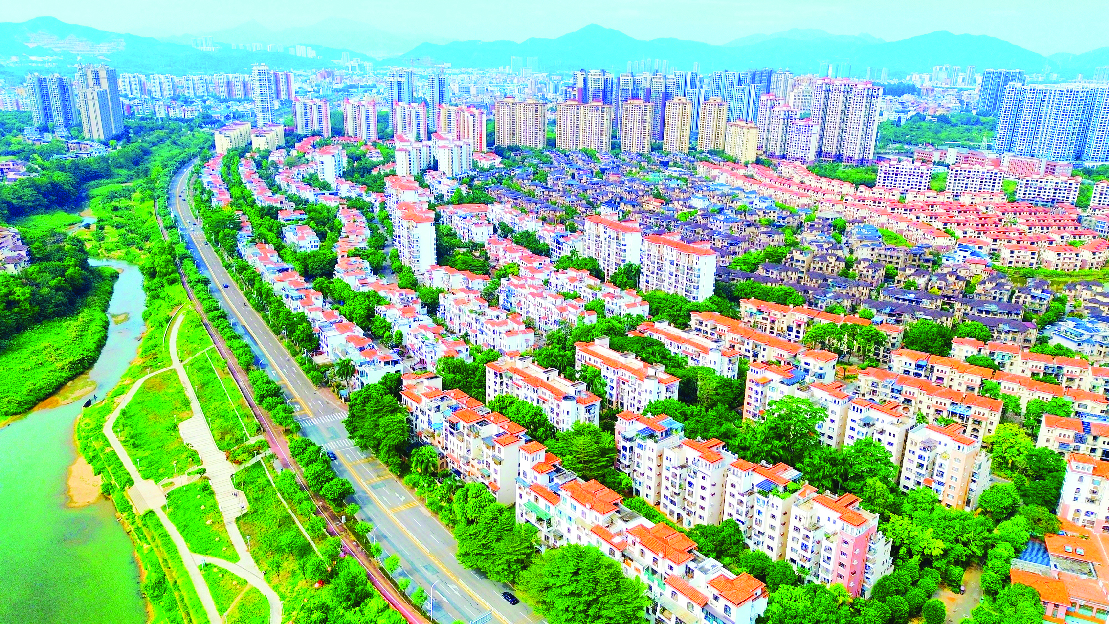     半岛一号小区有5000户居民约1.83万人，是惠阳的大型住宅小区之一。本组图片（除署名外） 惠州日报记者许文昌 摄