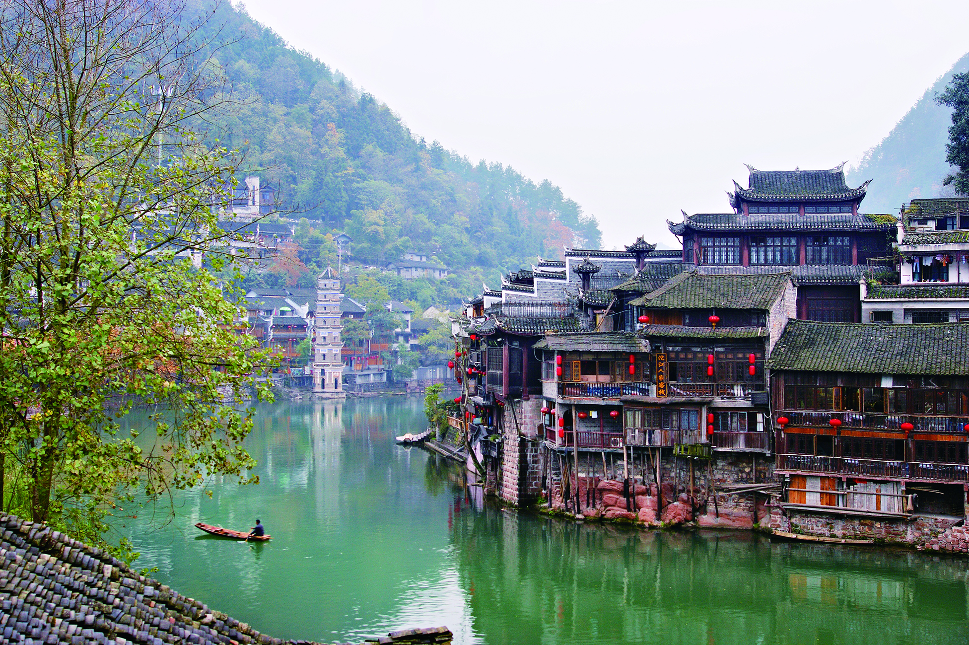     凤凰古城充满古朴气息。