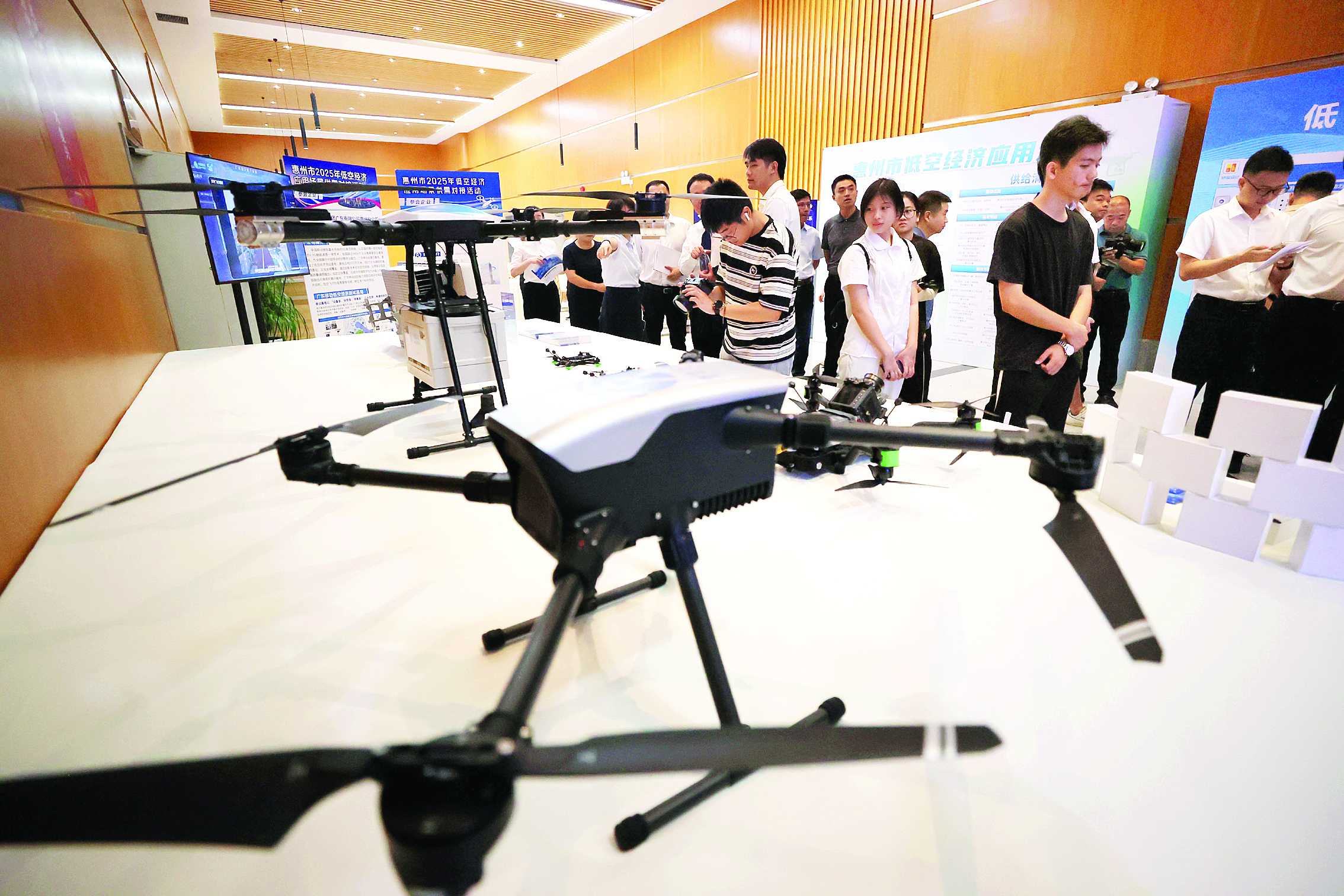     惠州市2025年低空经济应用场景供需对接活动现场。    惠州日报记者杨建业 摄
