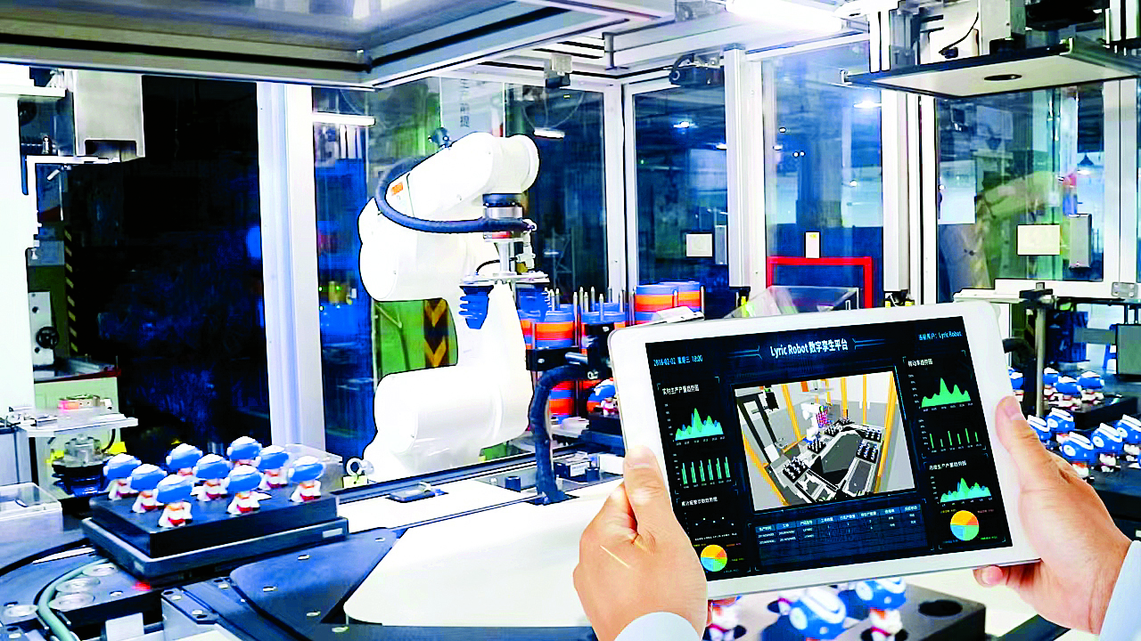     惠州拥有智能终端产业链企业约280家。这是利元亨打造的智造中枢——数字孪生平台。惠州东江图片社供图