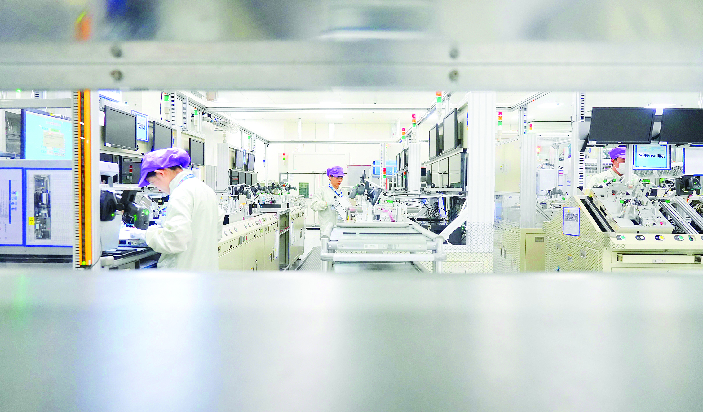     德赛电池自动化生产车间。惠州日报记者杨建业 摄