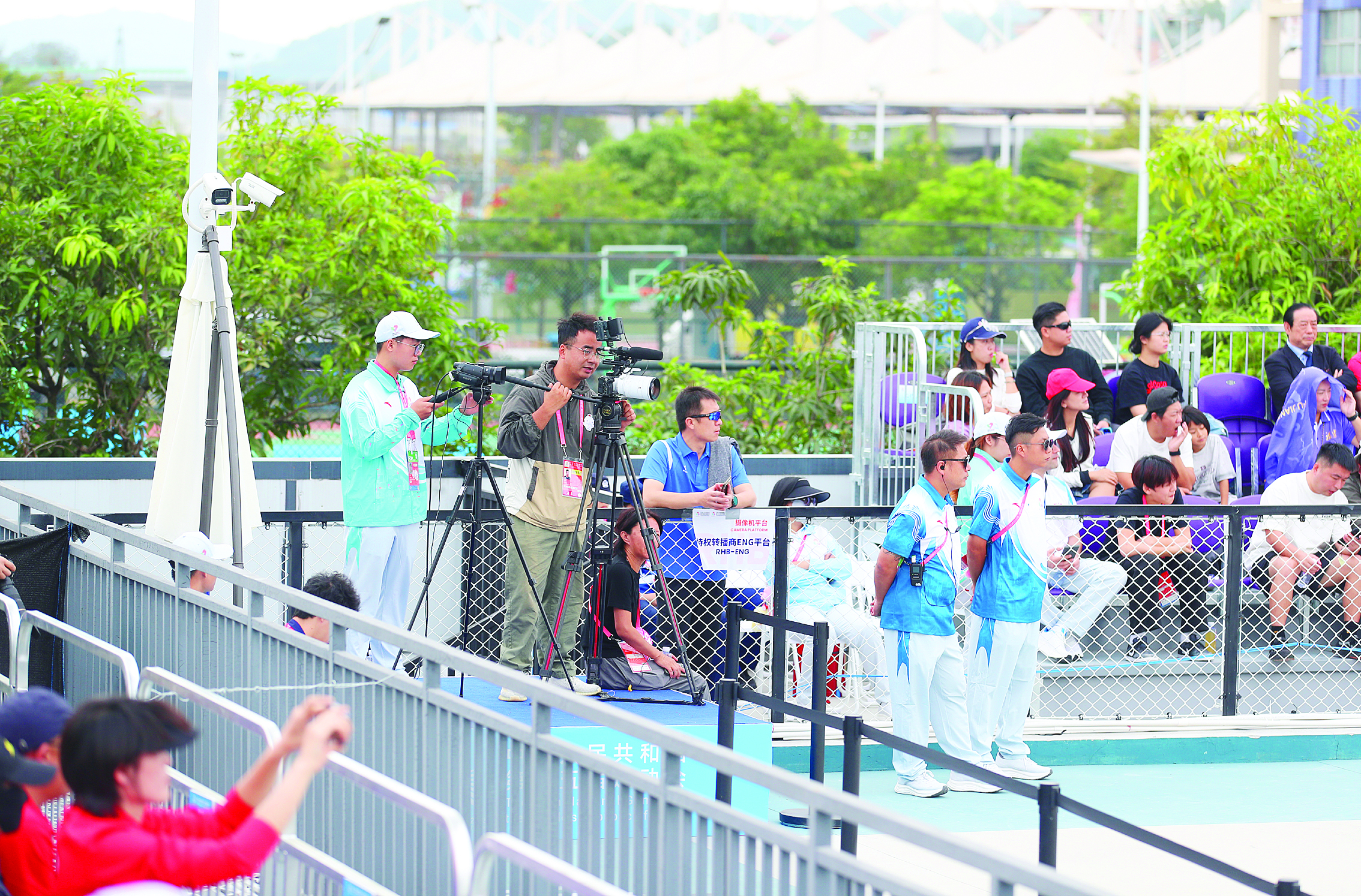 <p>    不间断巡护周边光缆线路保障赛事直播转播通信畅通。    惠州日报记者钟畅新 摄</p>