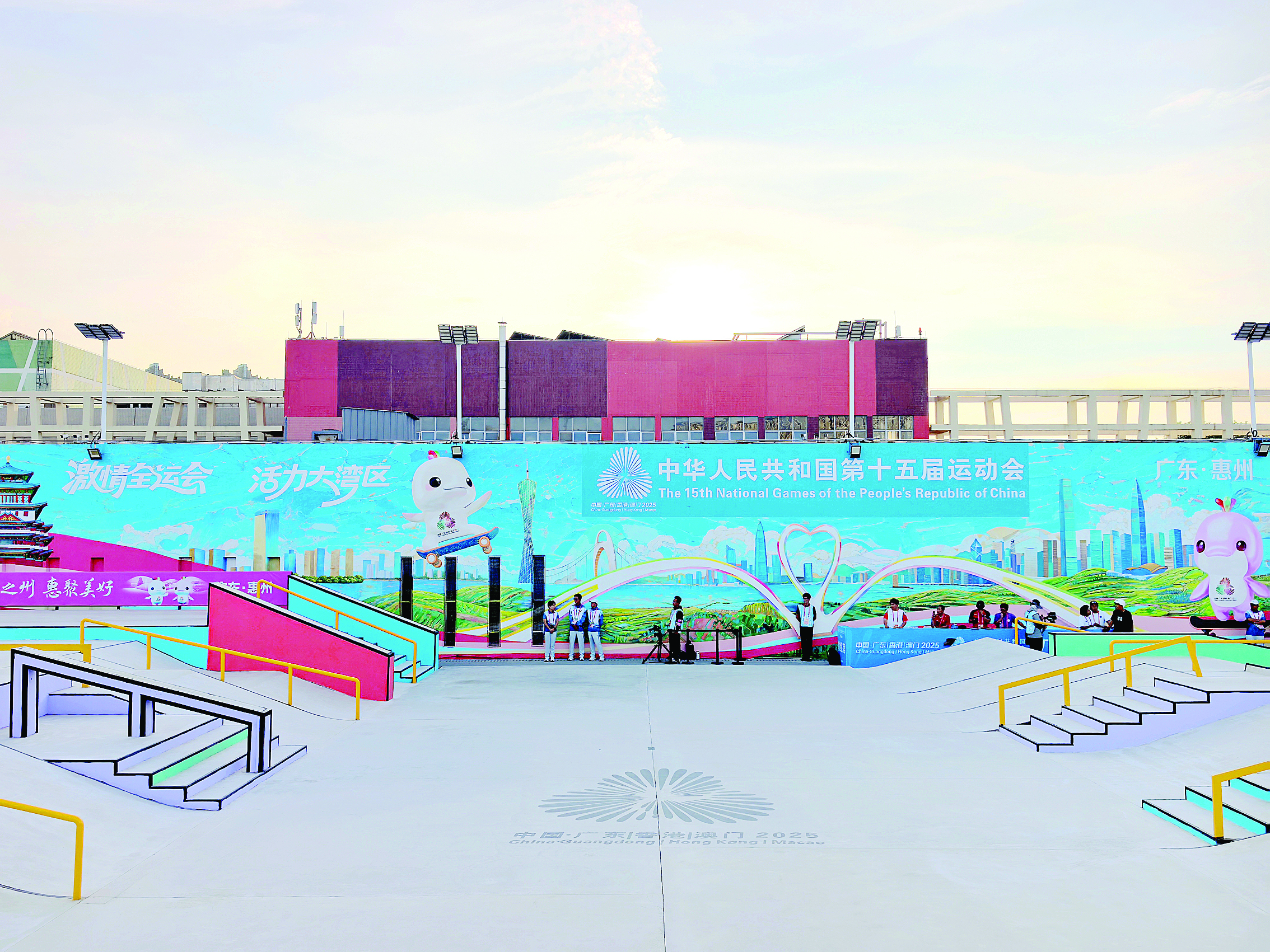 <p>    惠州电信依托先进的数智技术和优质的服务全力护航十五运会滑板比赛。</p>