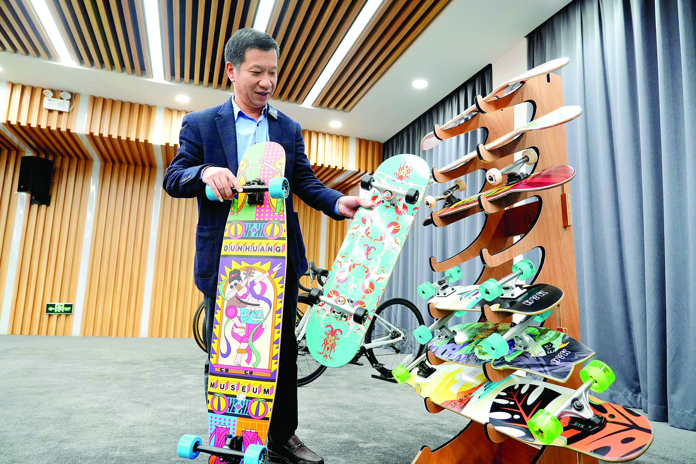     惠州市杰诚运动器材有限公司生产的滑板享誉海内外。    惠州日报记者许文昌 摄