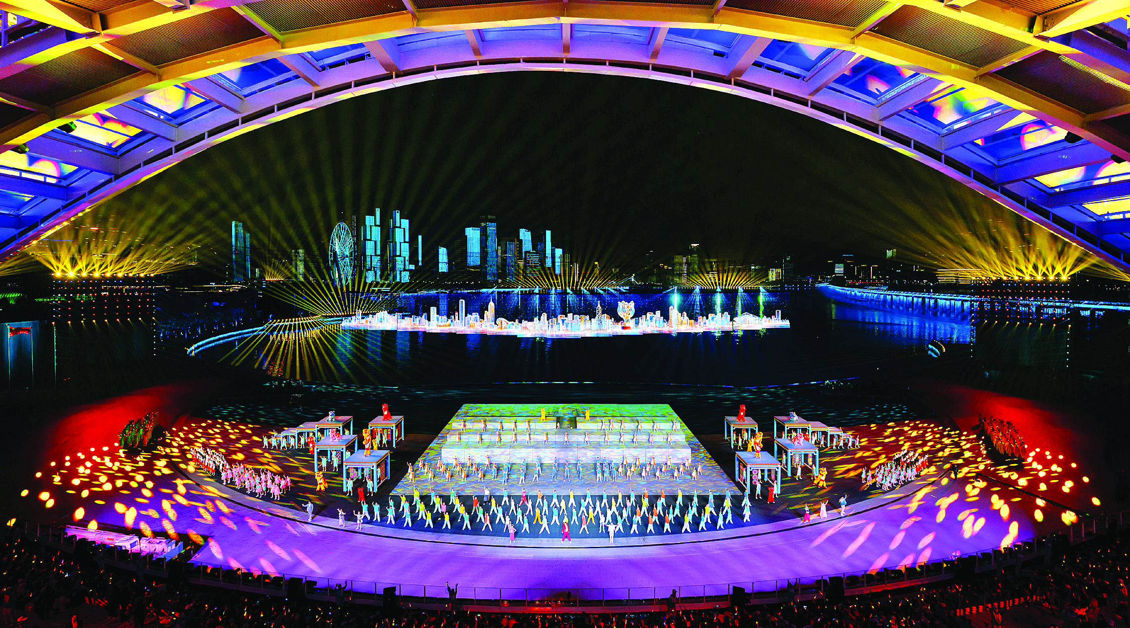     11月21日，第十五届全国运动会闭幕式在广东深圳前海欢乐剧场举行。本版图片 新华社发