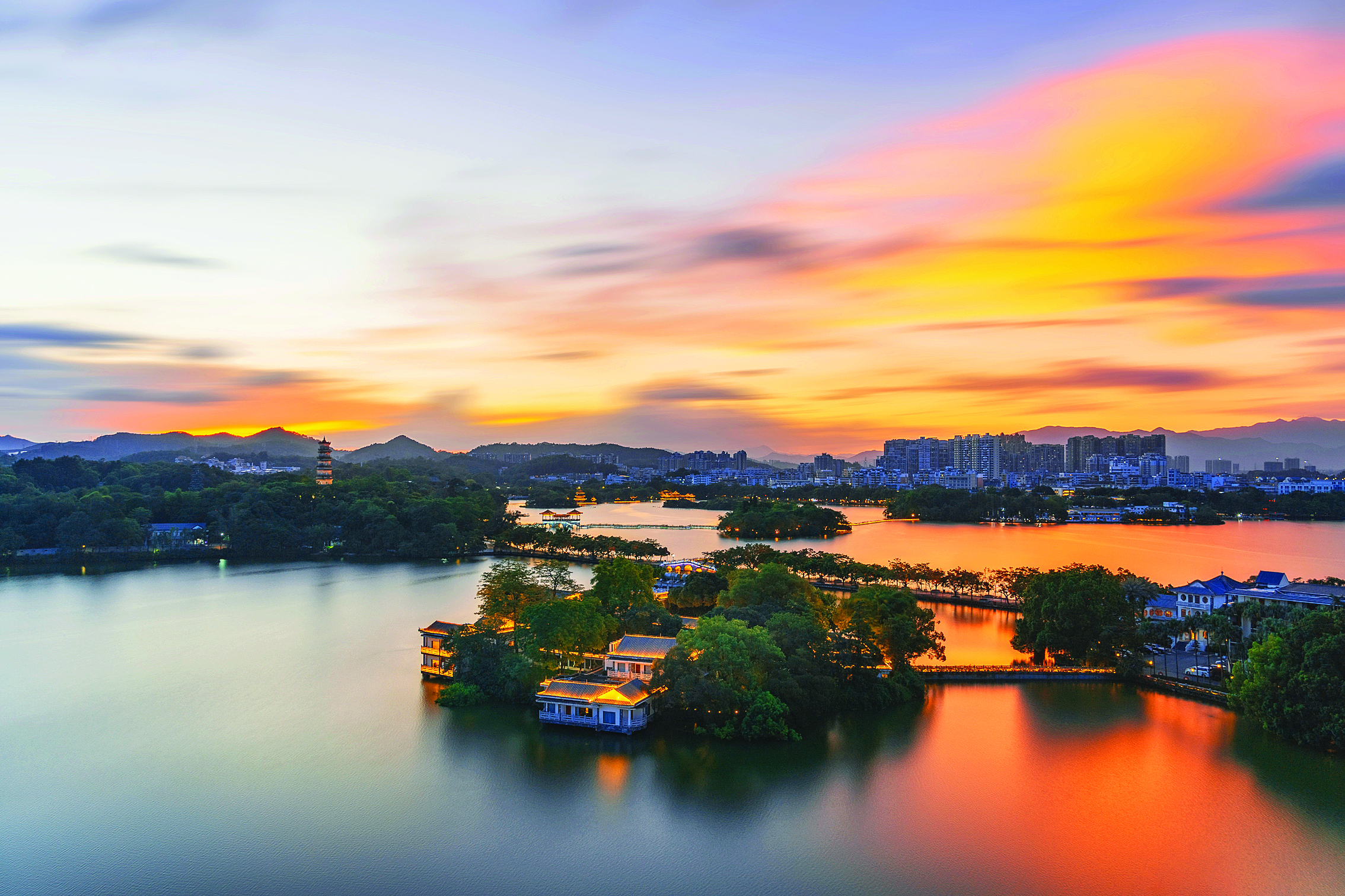     西湖晚霞风光。惠州东江图片社供图