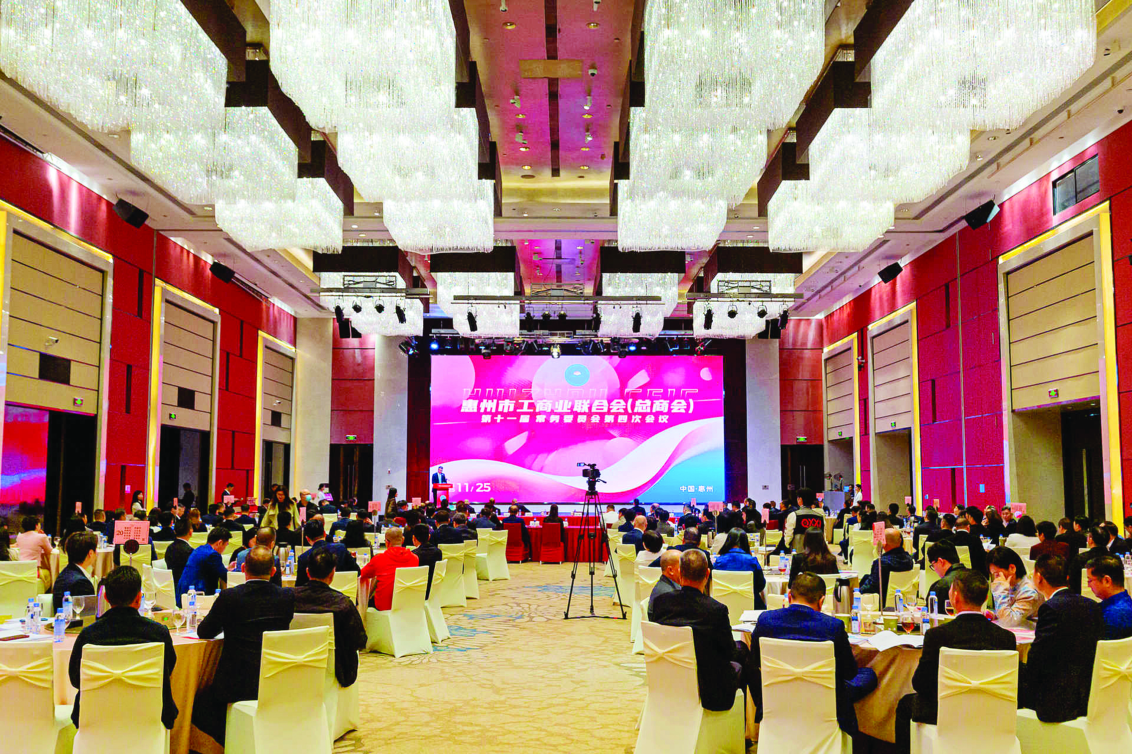     惠州市工商联（总商会）主席（会长）陈涛作党的二十届四中全会精神宣讲。