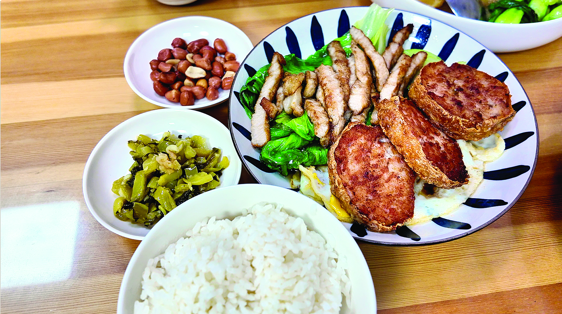     招牌菜三宝饭。