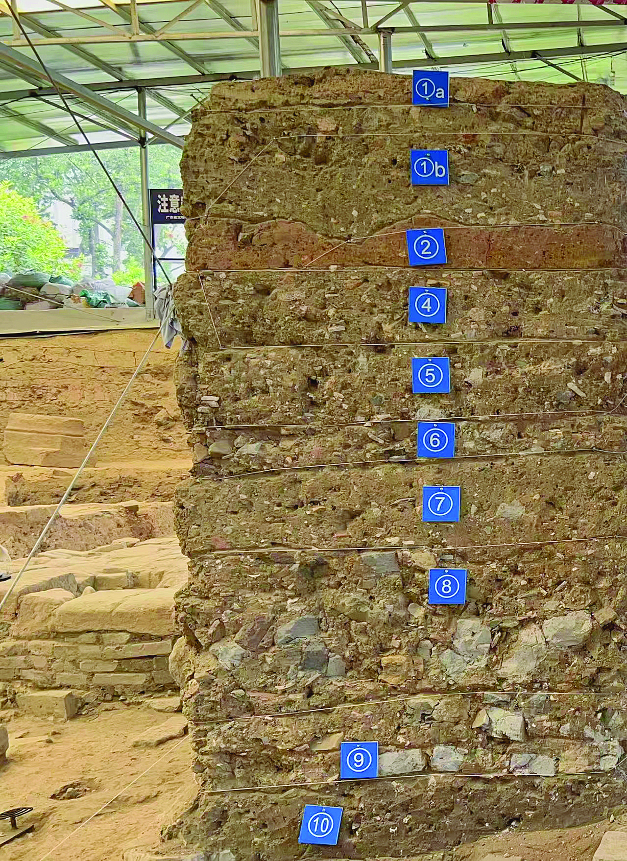     惠州府衙遗址的地层关键柱。