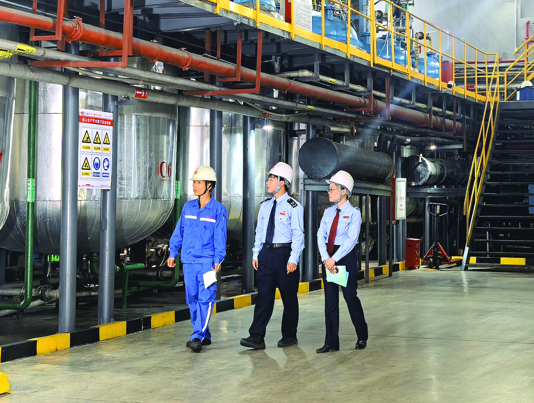     博罗税务工作人员走进企业了解生产经营情况。