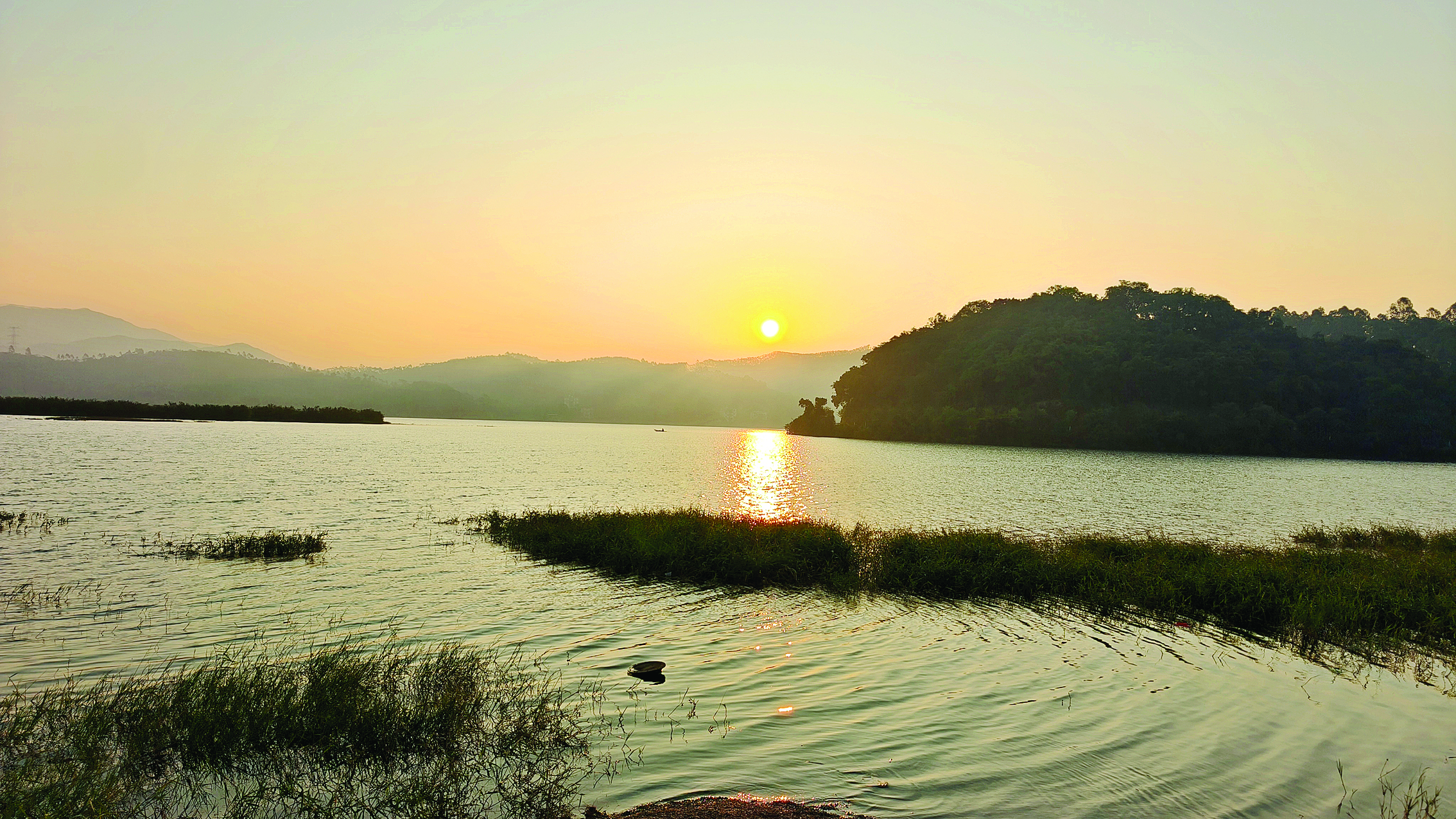 <p>    晨光中的美丽“小洱海”。</p>