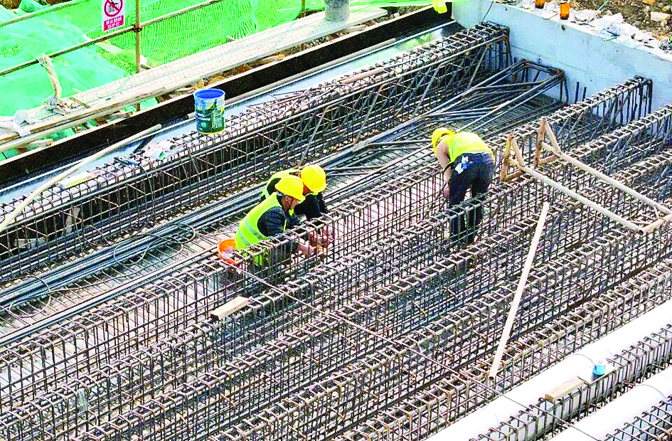     龙江镇Y162线牛栏岗桥加速施工。    惠州日报记者黄宇翔 通讯员龙融心 摄