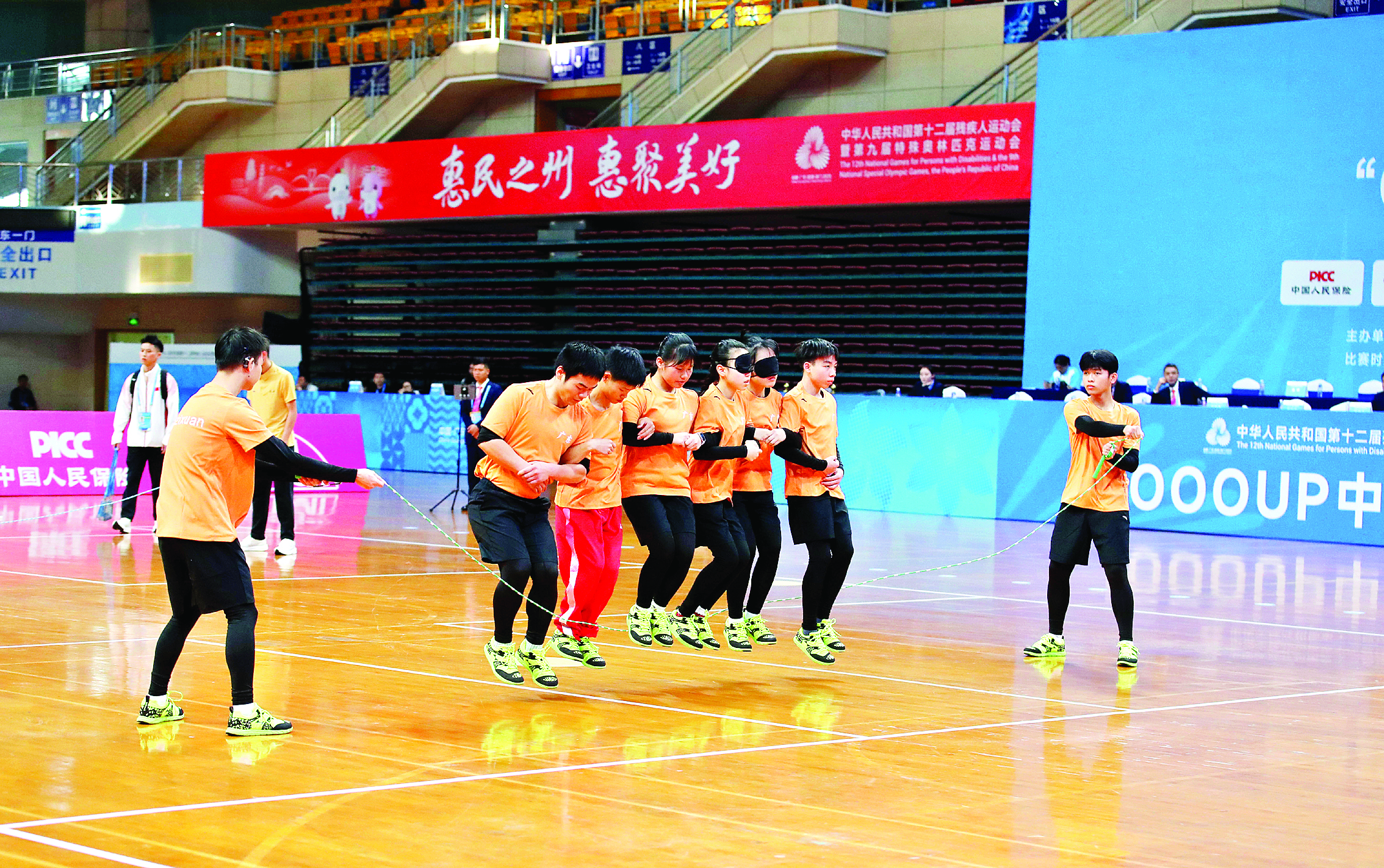     广东队在视力组集体计数赛比赛中。惠州日报记者钟畅新 摄