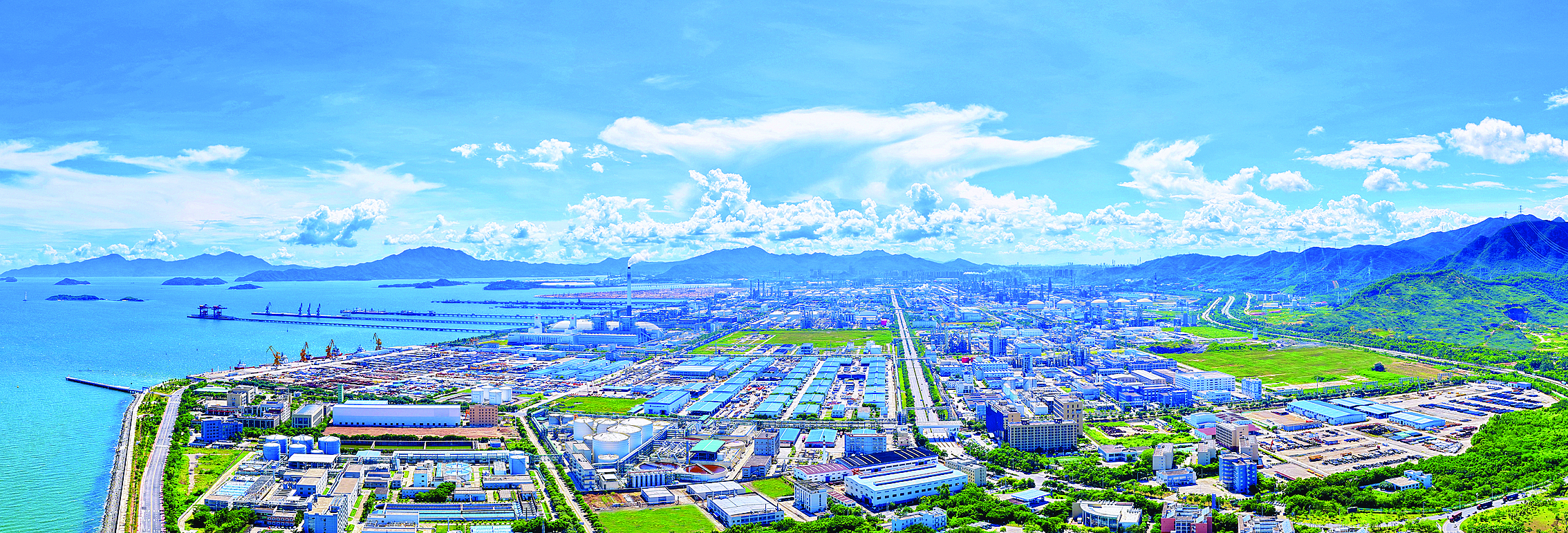     大亚湾石化区。惠州日报记者谢伟鑫 摄