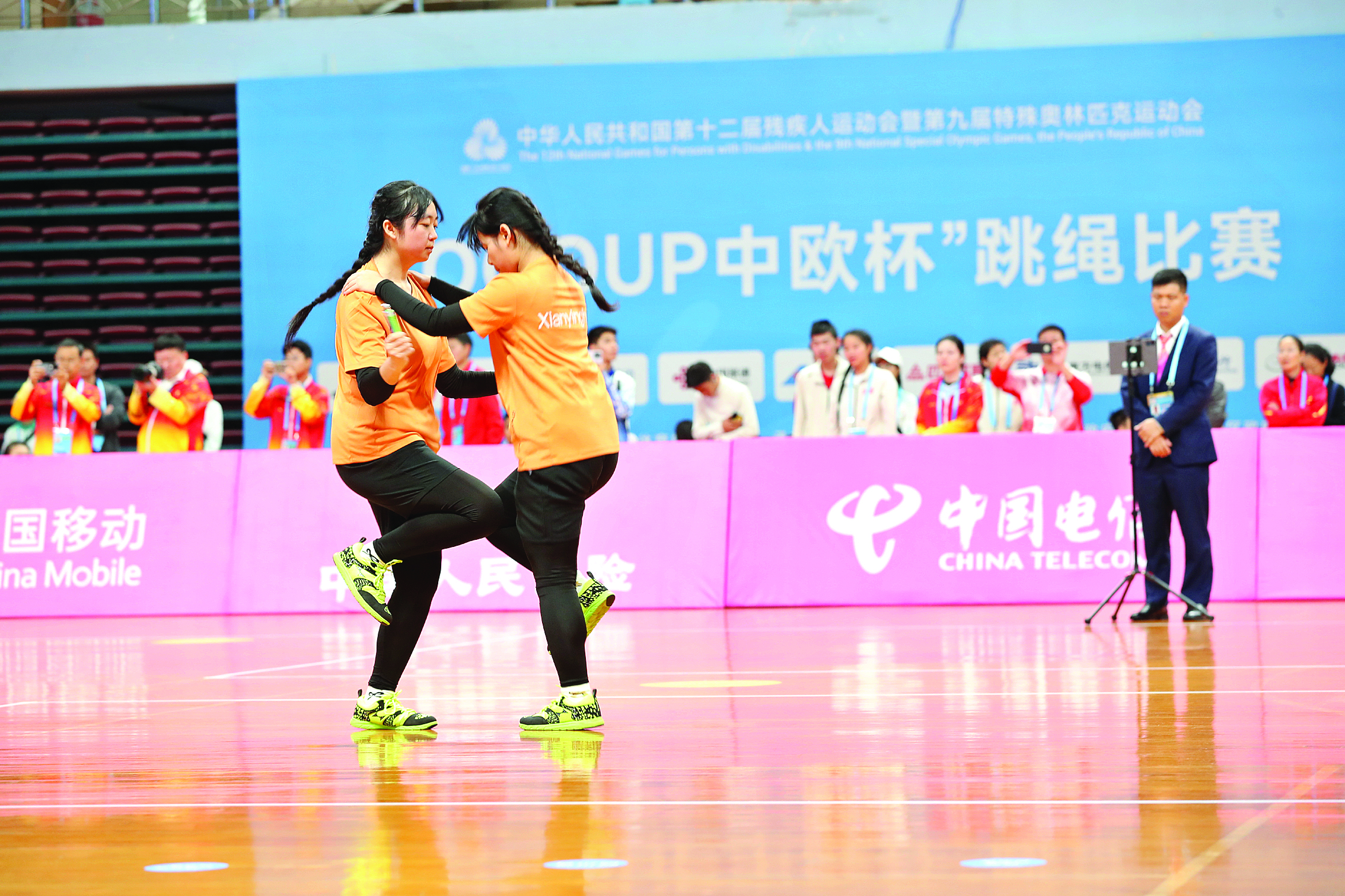     跳绳比赛听力组女子双人计数赛广东选手在比赛中。 惠州日报记者钟畅新 摄