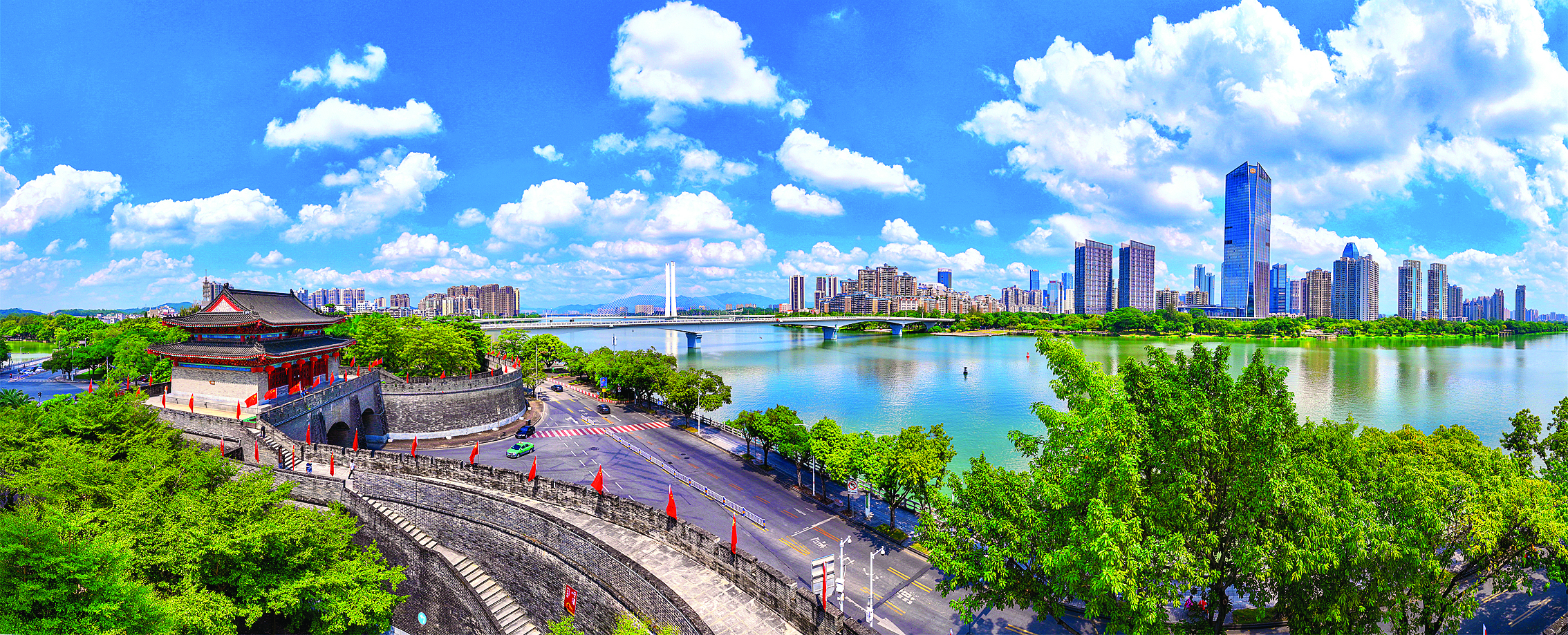     惠州朝京门与东江交相辉映，风光旖旎。 通讯员黄丽 摄