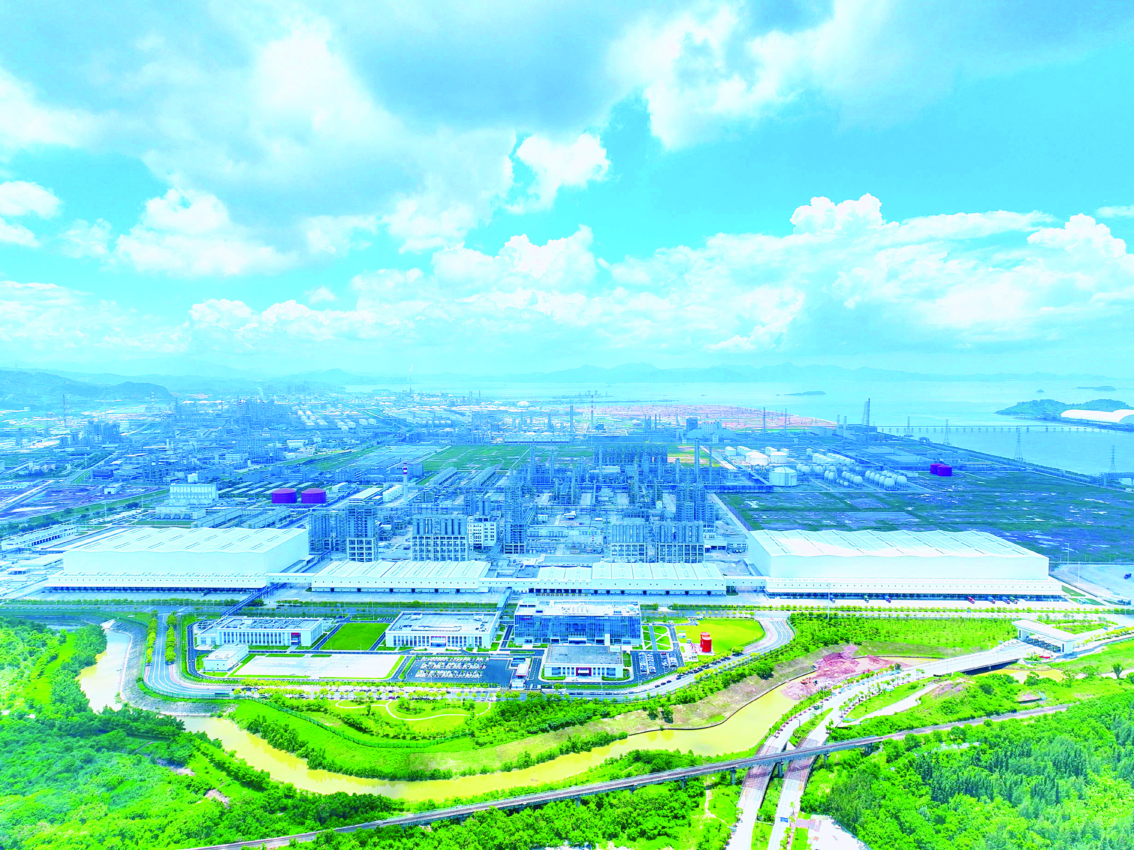     石化区项目建设跑出“加速度”。惠州日报记者谢伟鑫 摄