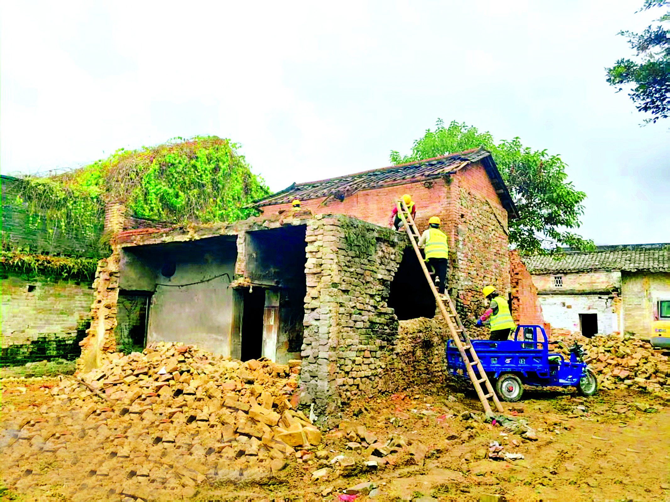     龙门县龙华镇长滩村整村改造前。