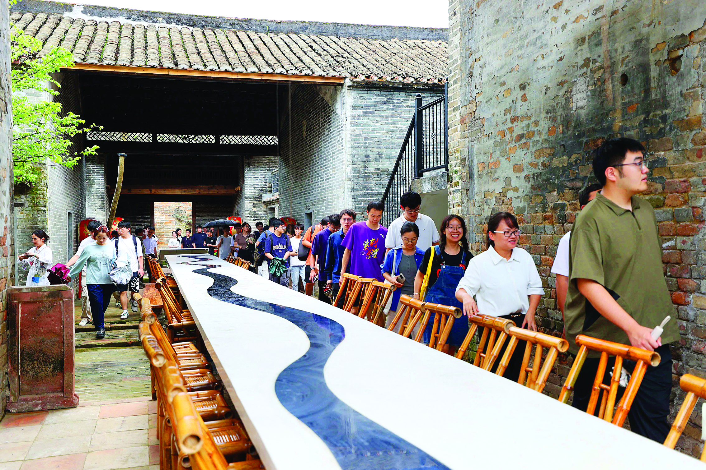     龙门县龙华镇长滩村吸引众多游客前来游览打卡。