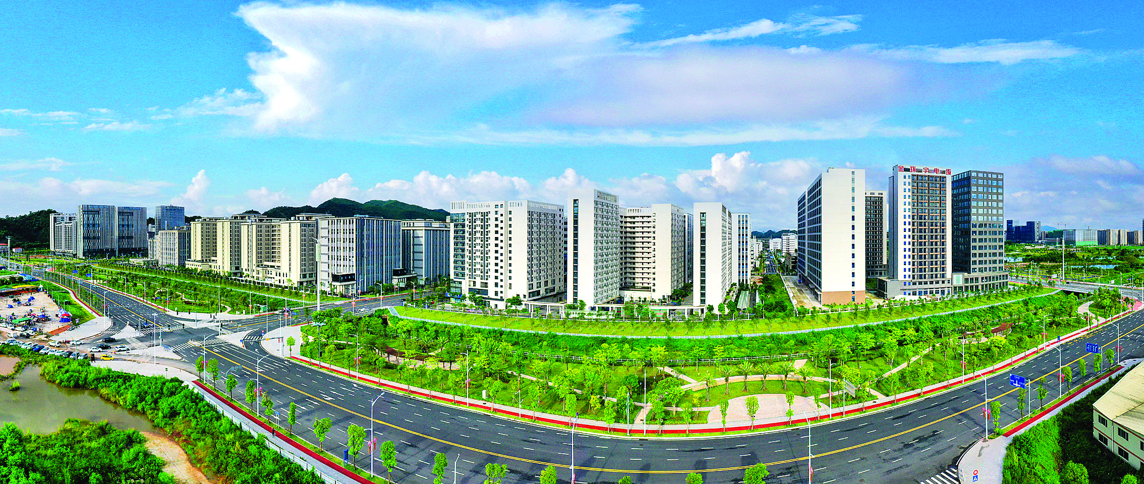     潼湖镇前三季度经济指标增速持续领跑全区。