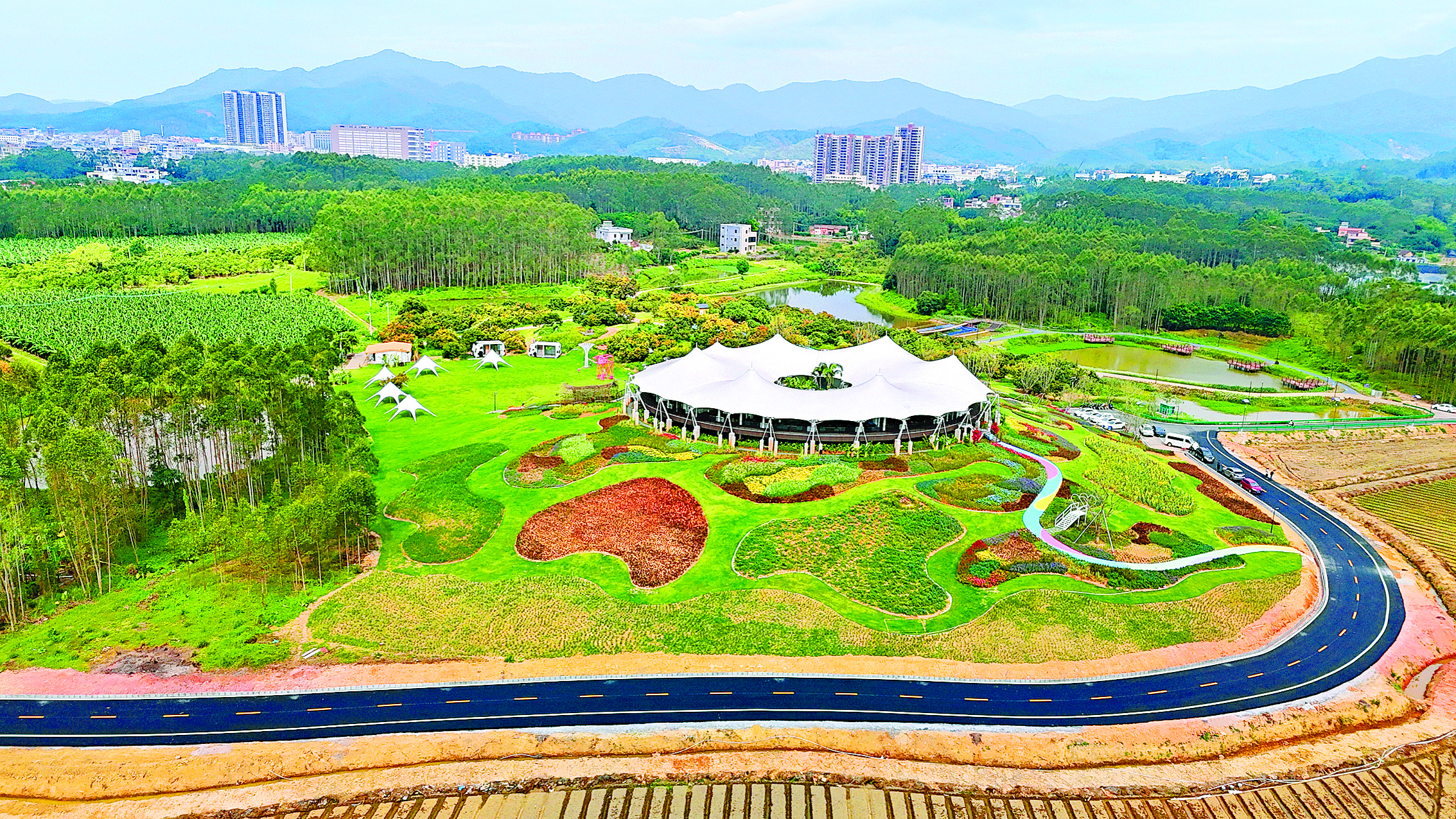     位于长宁镇的山夏农场，集观光、采摘、餐饮于一体。