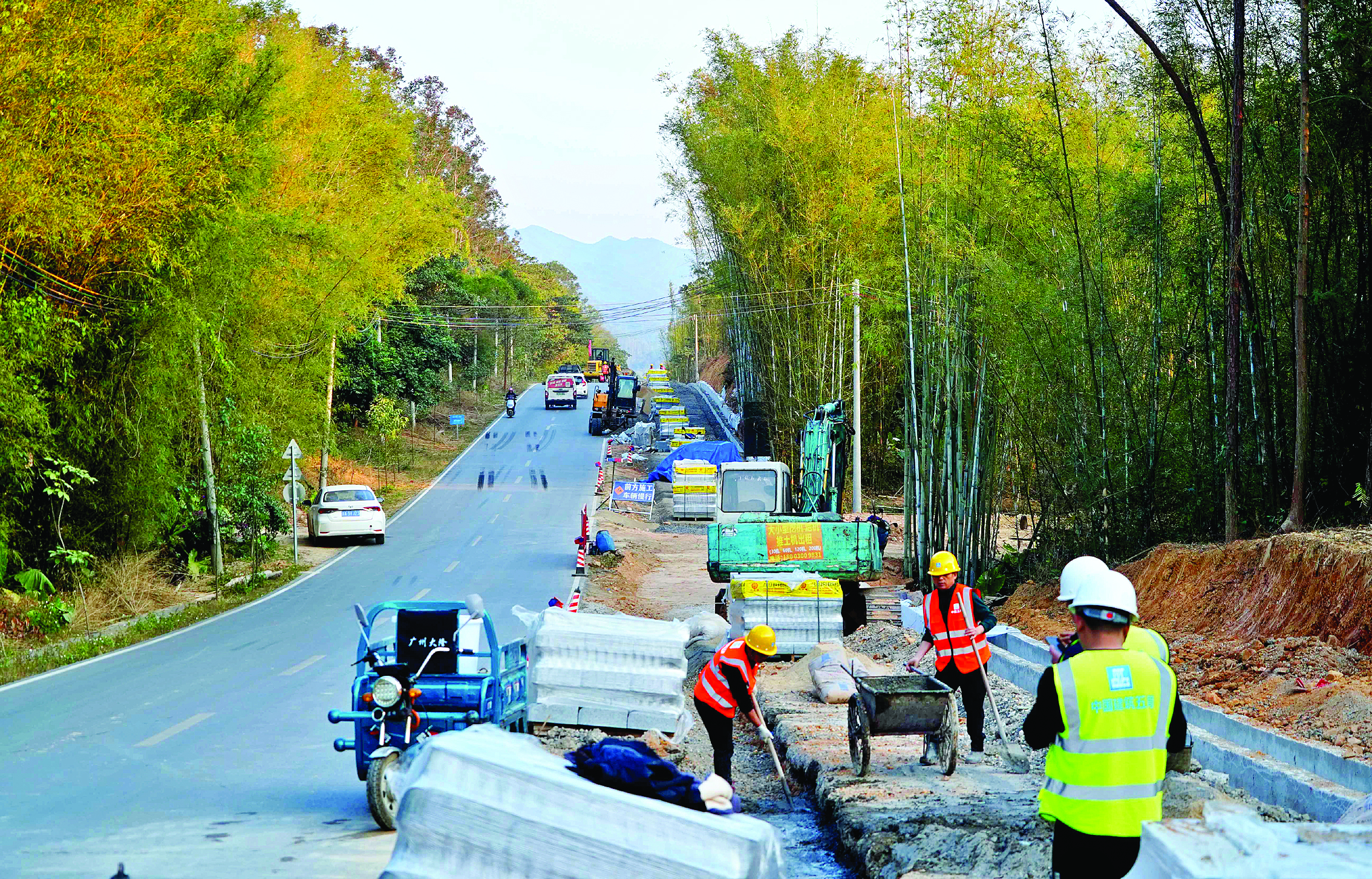     由中建五局承建的县道219路段施工现场（摄于2025年1月9日）。    惠州日报记者李松权 摄