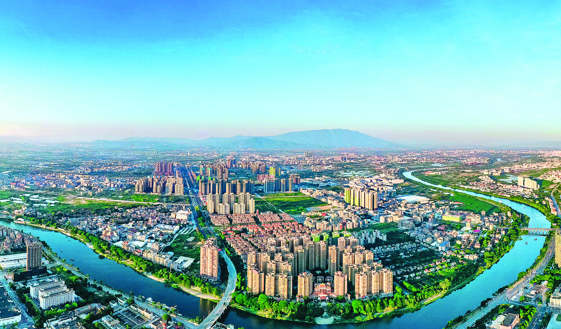     石湾镇聚焦产业发展，加快新型城镇化步伐。