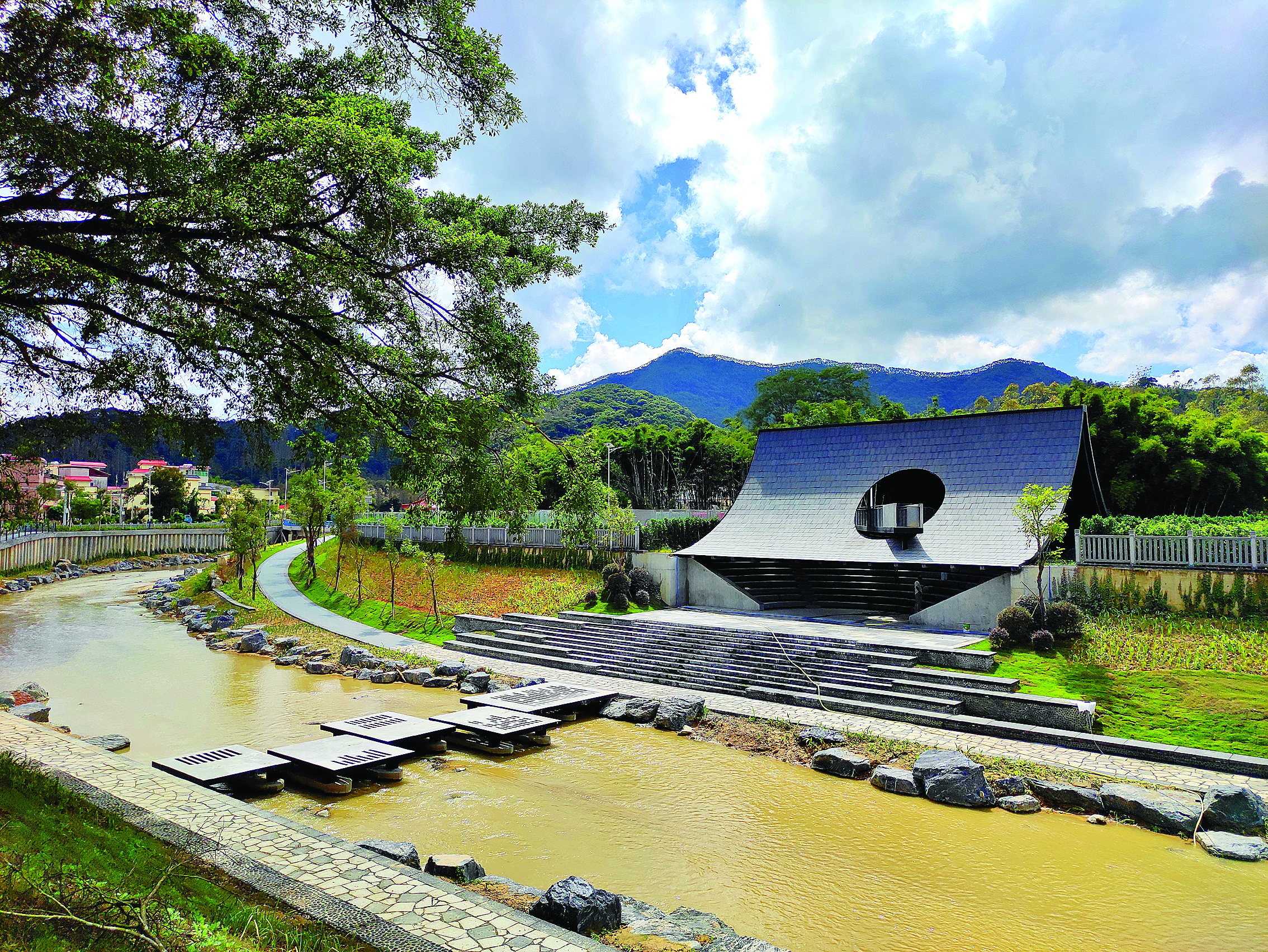 <p>    千年古榕驿站。</p>