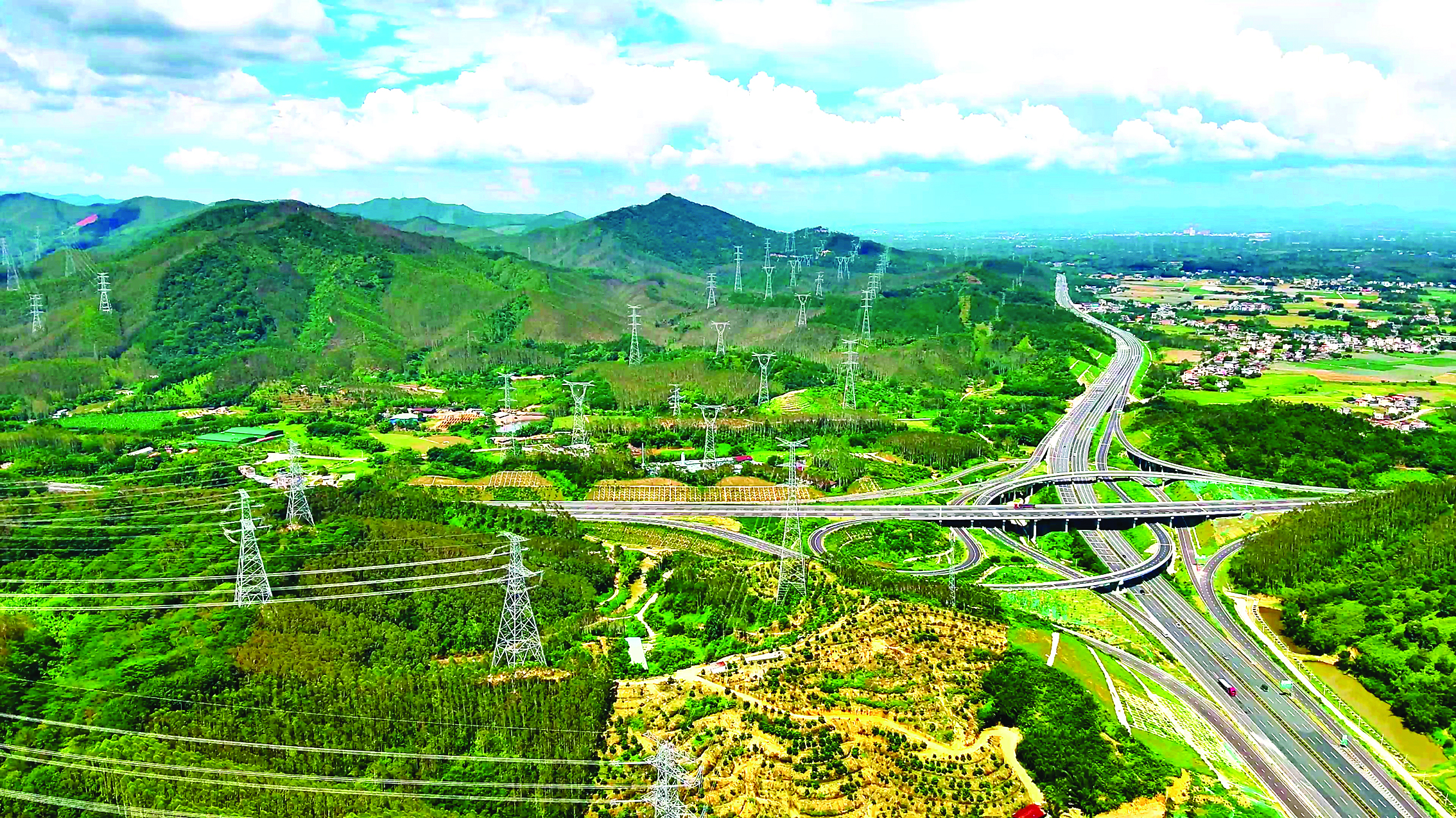 <p>    南方电网广东惠州供电局将电网建设与地方发展规划深度融合，绘就“百千万工程”新图景。通讯员廖伟兴摄</p>