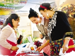     文明集市活动走进芦洲镇上青村。