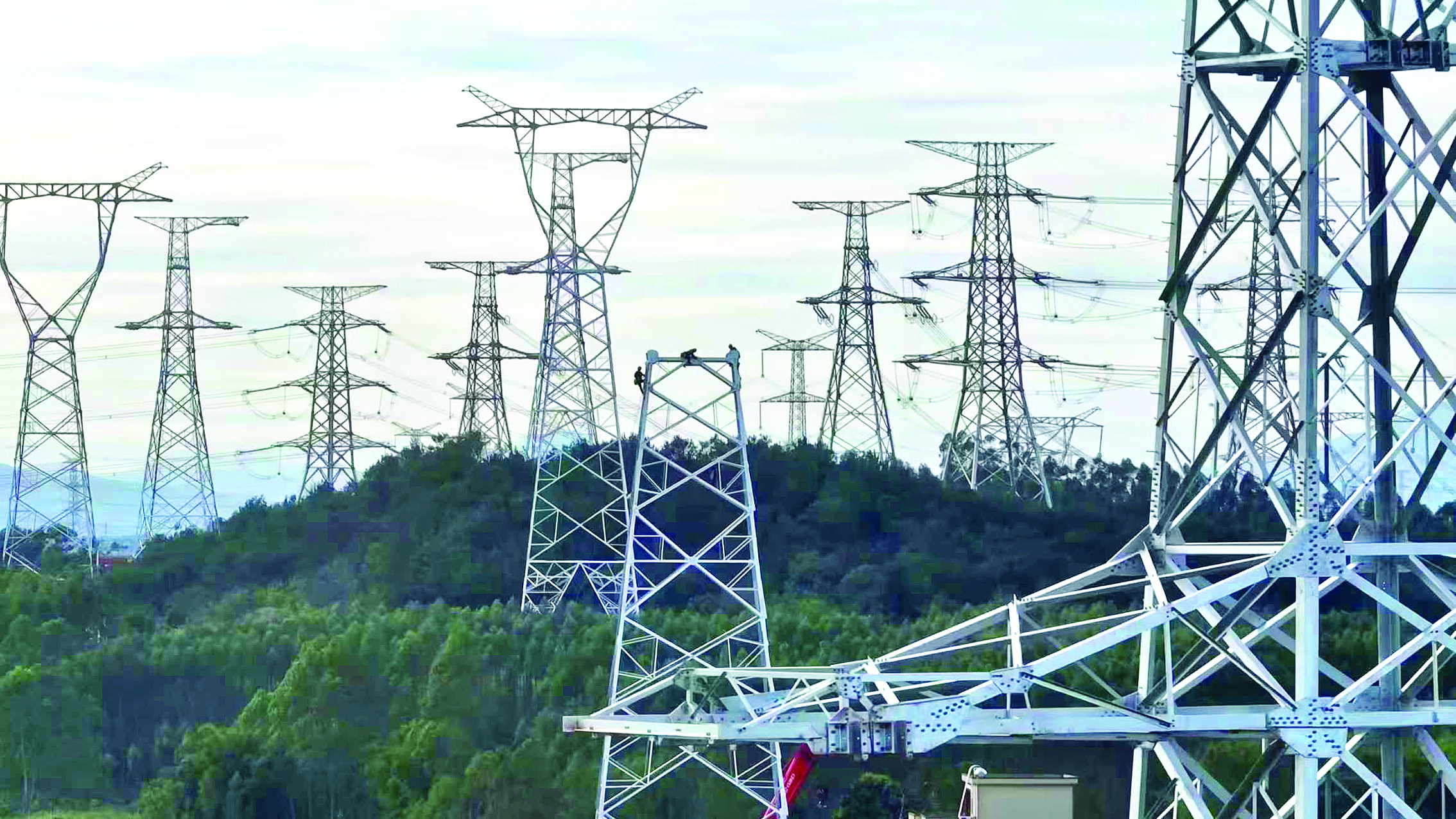     惠州供电局把电网建设融入城市建设规划，和城市发展同频共振。