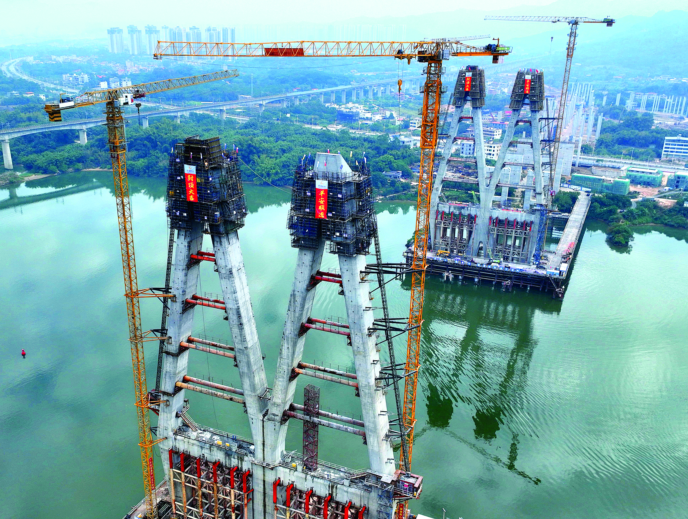     惠增高速东江特大桥施工现场。广东惠增高速公路有限公司供图
