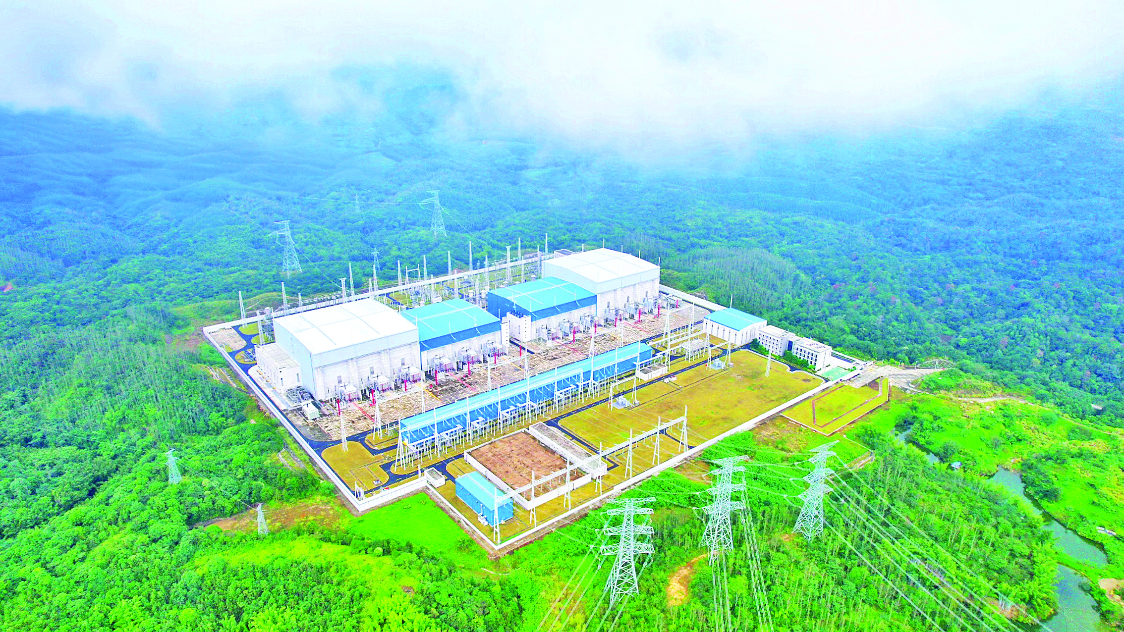     来自西部的清洁能源流经西电东送通道后，经过500千伏“昆柳龙”龙门换流站直抵惠州。