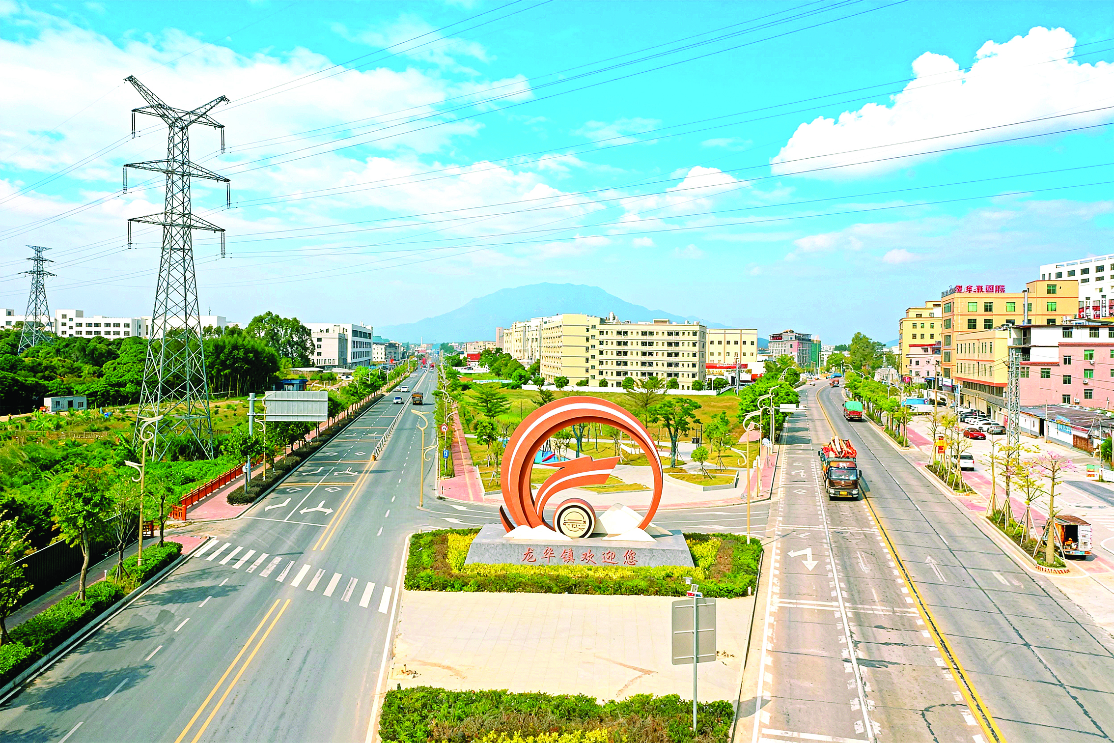     龙华镇美丽圩镇通道入口。