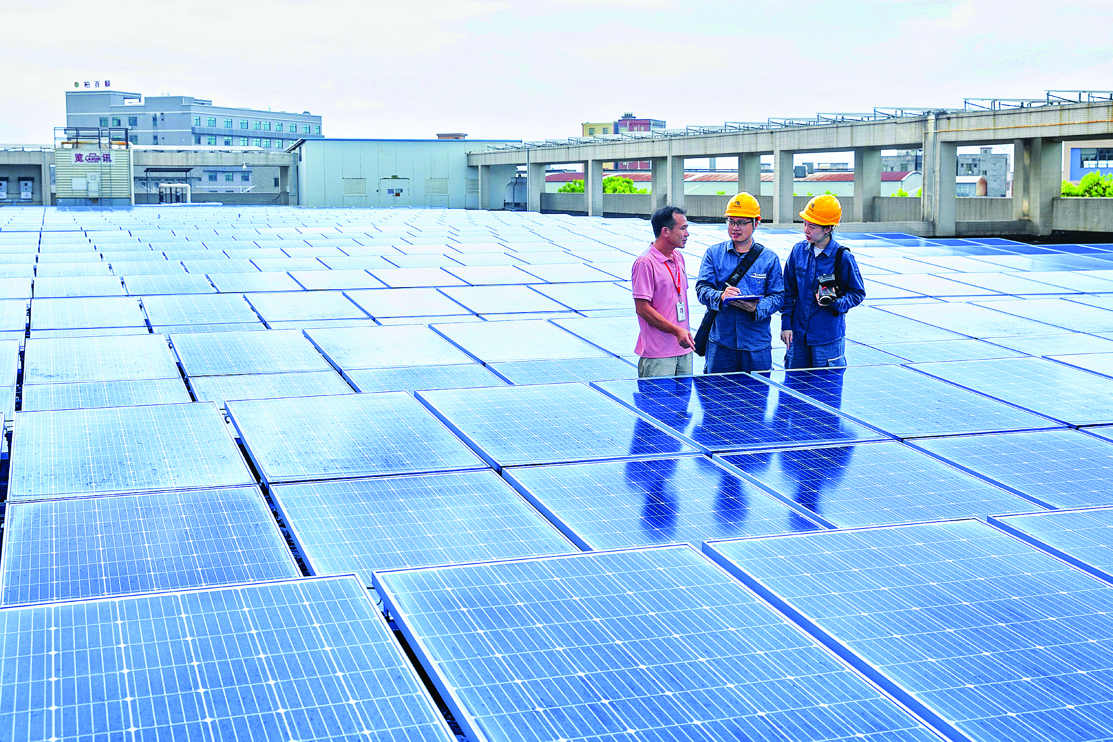     惠州供电局积极响应市委市政府号召，主动上门服务企业，保障实体经济发展。