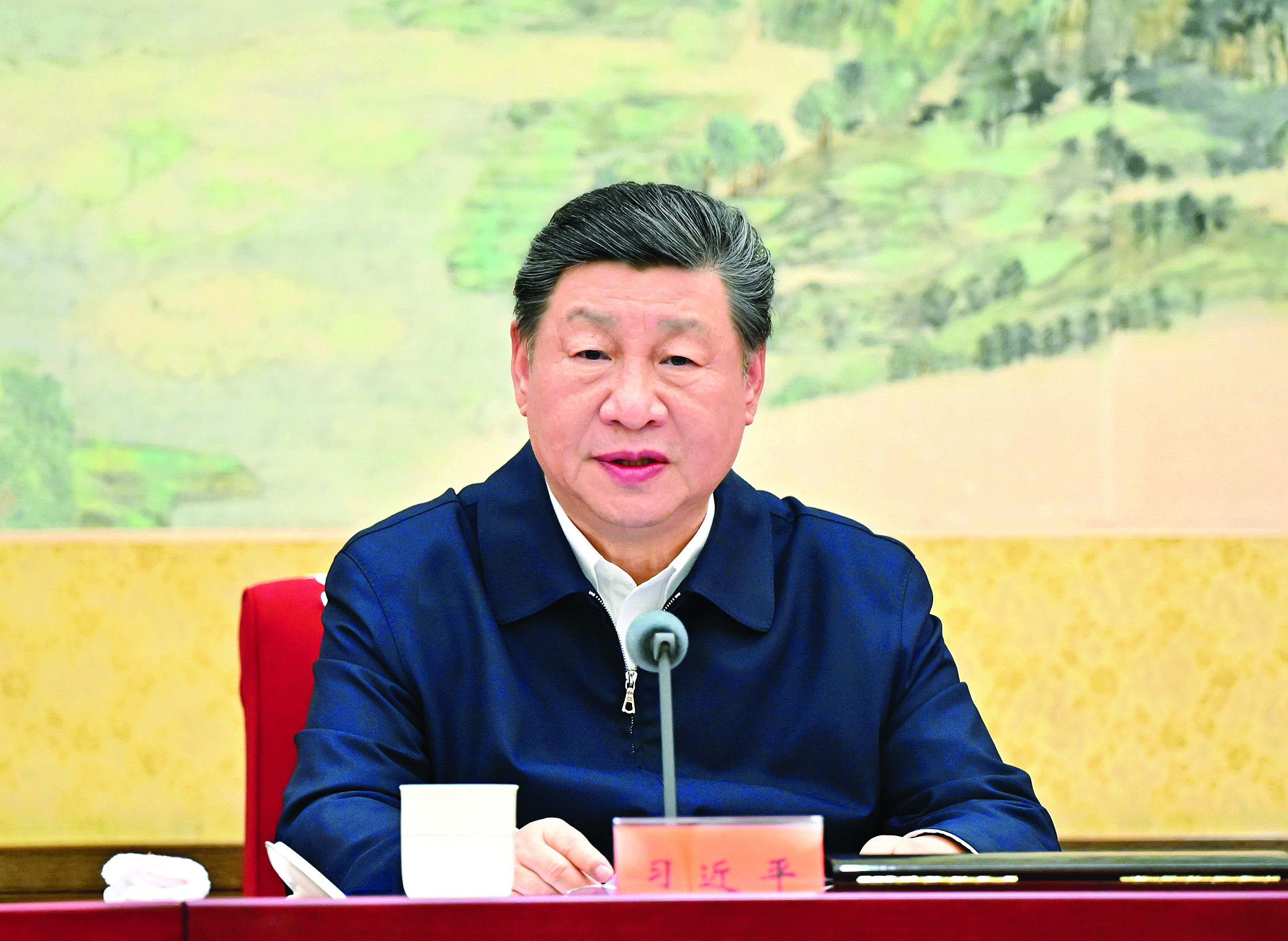     12月25日至26日，中共中央政治局召开民主生活会，中共中央总书记习近平主持会议并发表重要讲话。新华社发