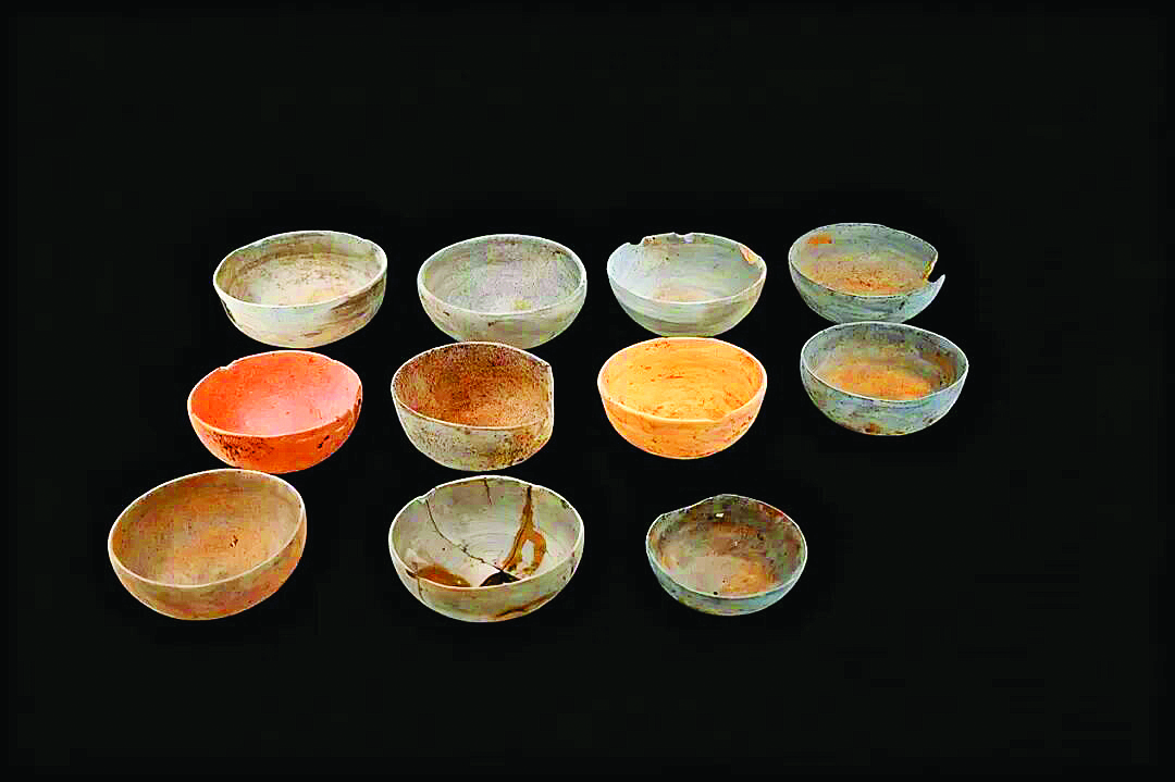 <p>    原始瓷碗。</p>