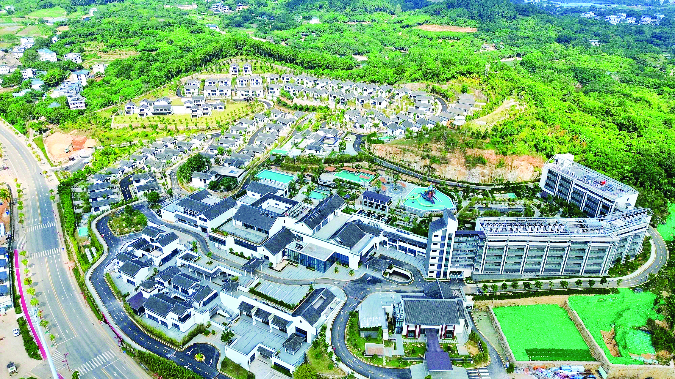     燕子山温泉度假村位于秋长街道周田村，已经开业迎客。惠州日报记者许文昌 摄