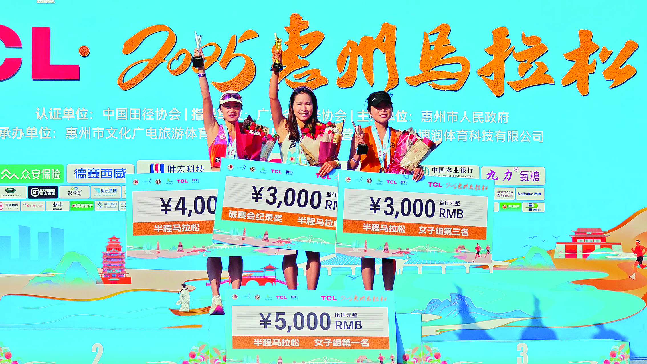     半马女子组冠军陈丽琴。