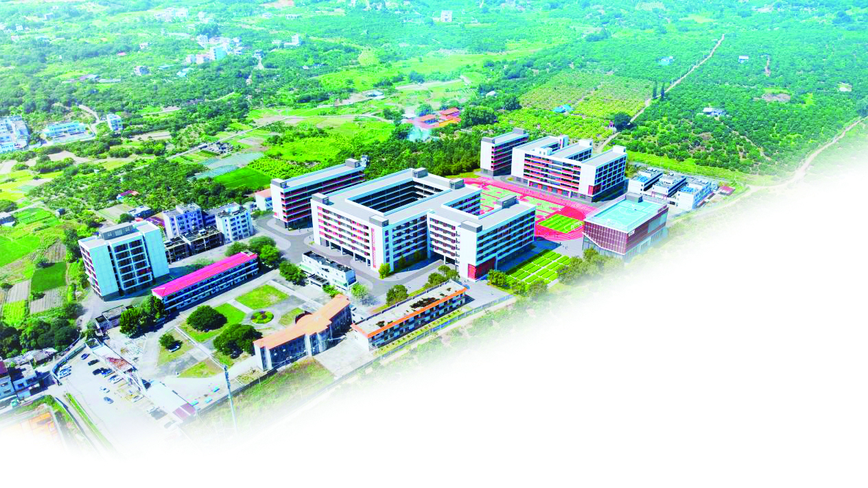     稔山二中正以昂扬的姿态，踏上新的征程。学校供图