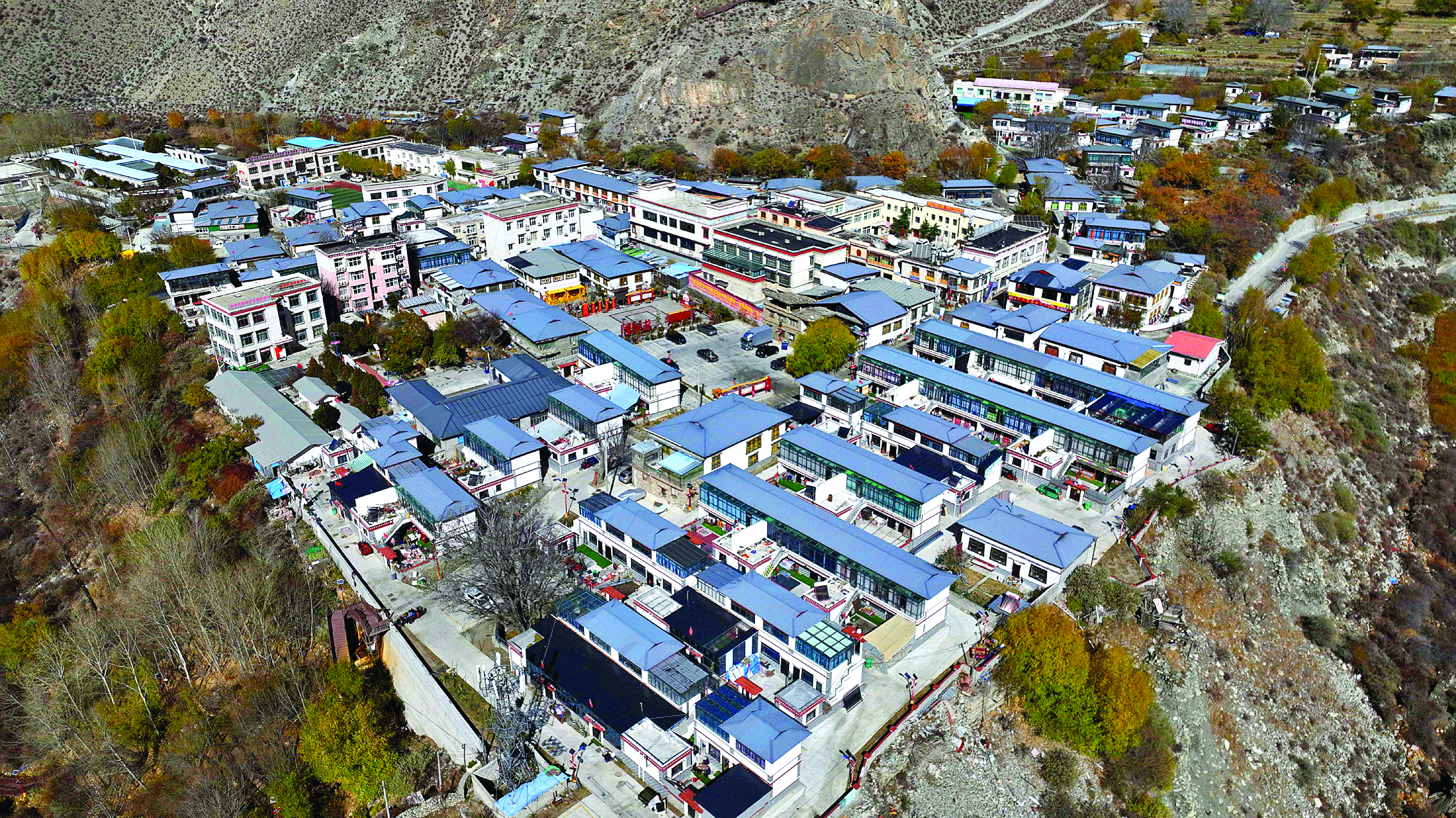     朗县金东乡东雄村兴边富民示范村项目。